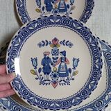 Johnson Brothers “Hearts & Flowers” - Large oval dish and 2 dinner plates ø 22 cm.