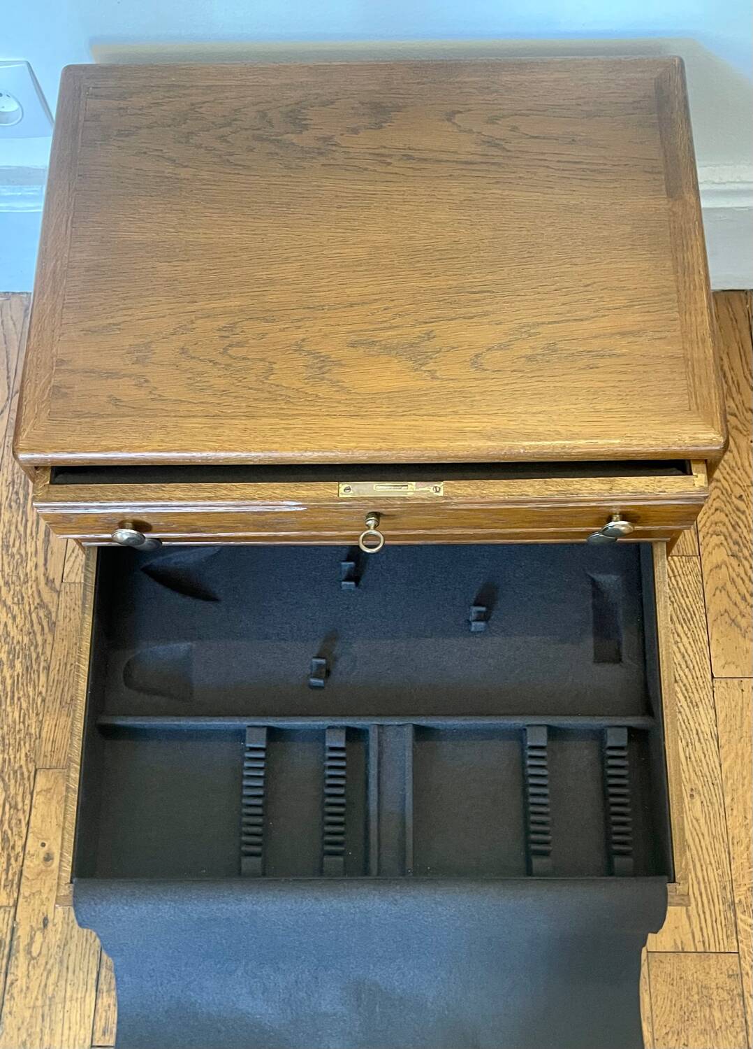 Oak silverware 132 place settings in excellent condition for Christofle Ercuis or others