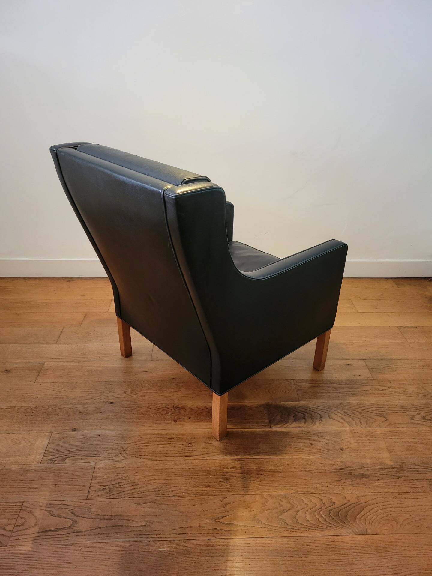 Vintage wingback chair 2431 with ottoman by Børge Mogensen for Fredericia