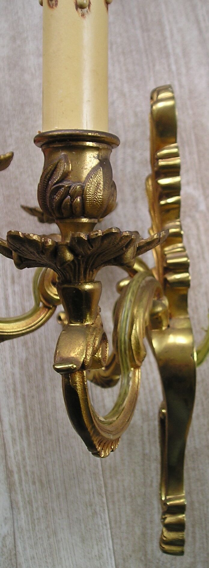 Louis XV-style gilded bronze wall light