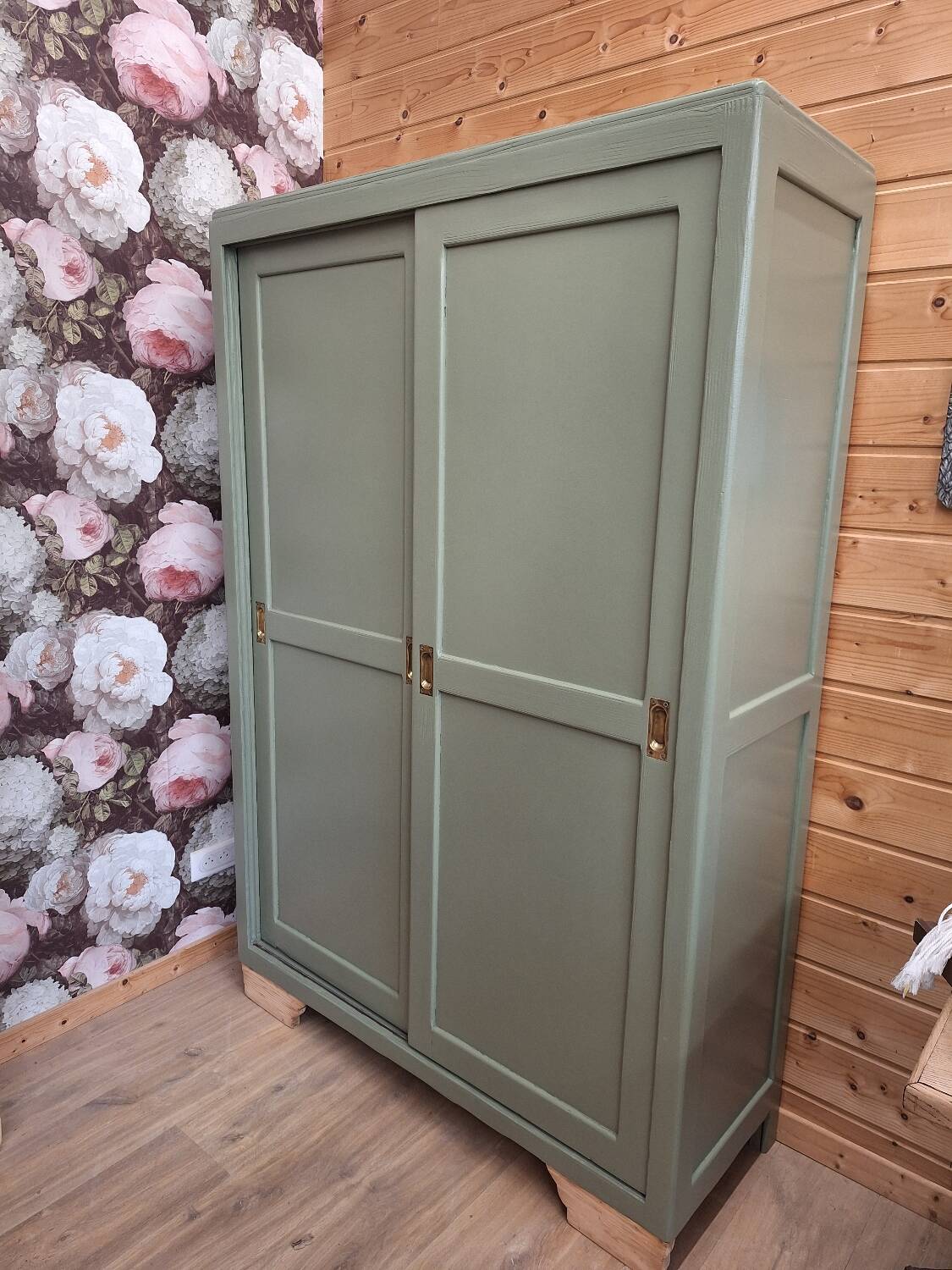 Sliding door wardrobe