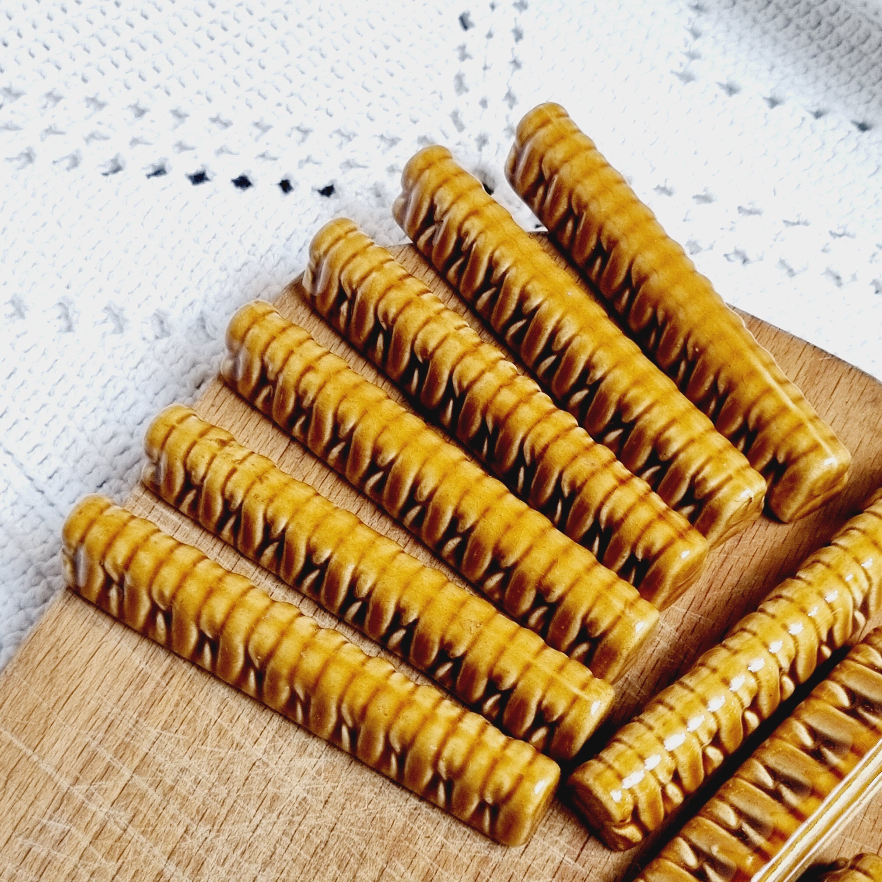 Set of 2 bottle mats and 11 Gien knife holders