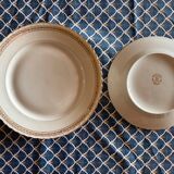 Service de onze assiettes à dessert en porcelaine du Béry