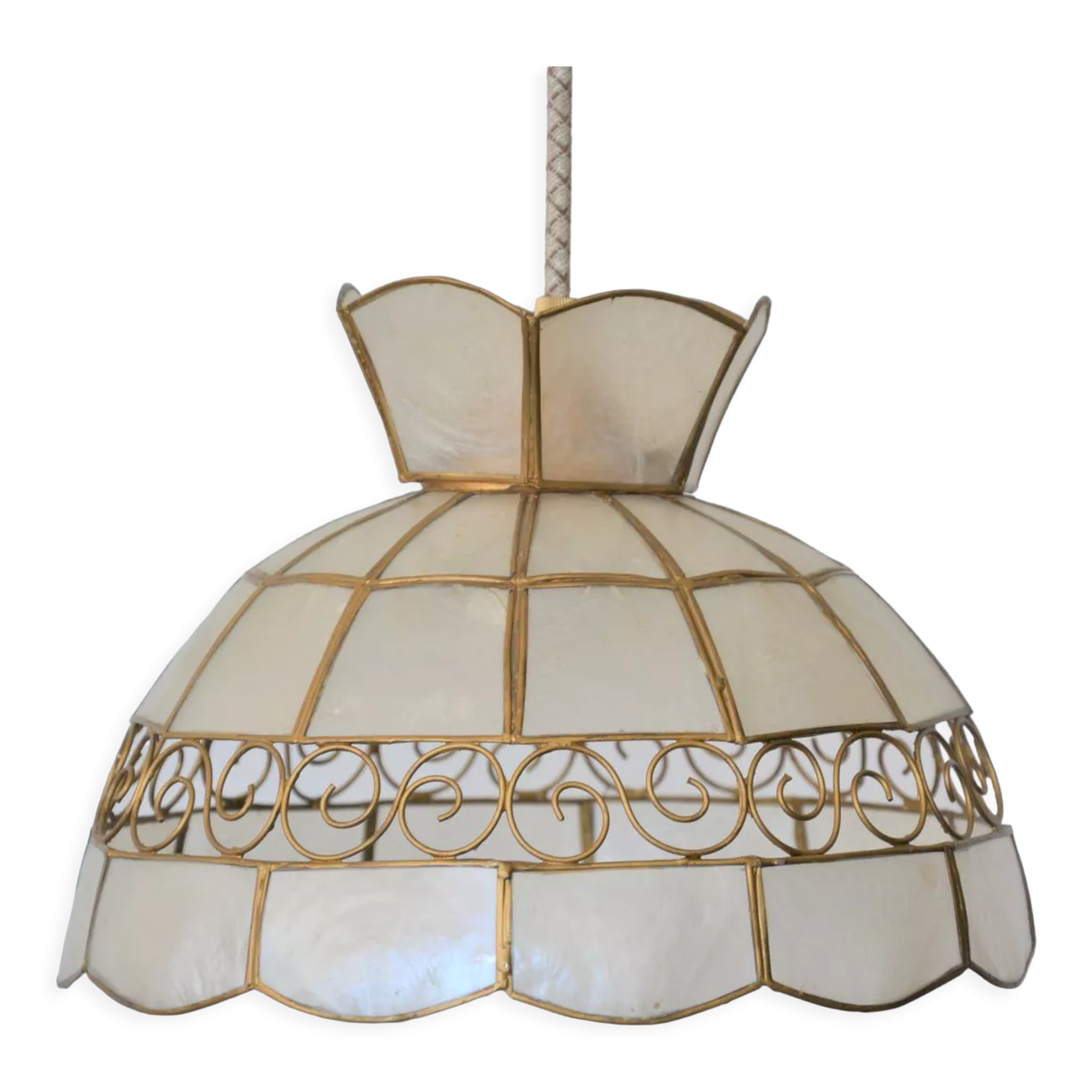 Mother-of-pearl and brass suspension