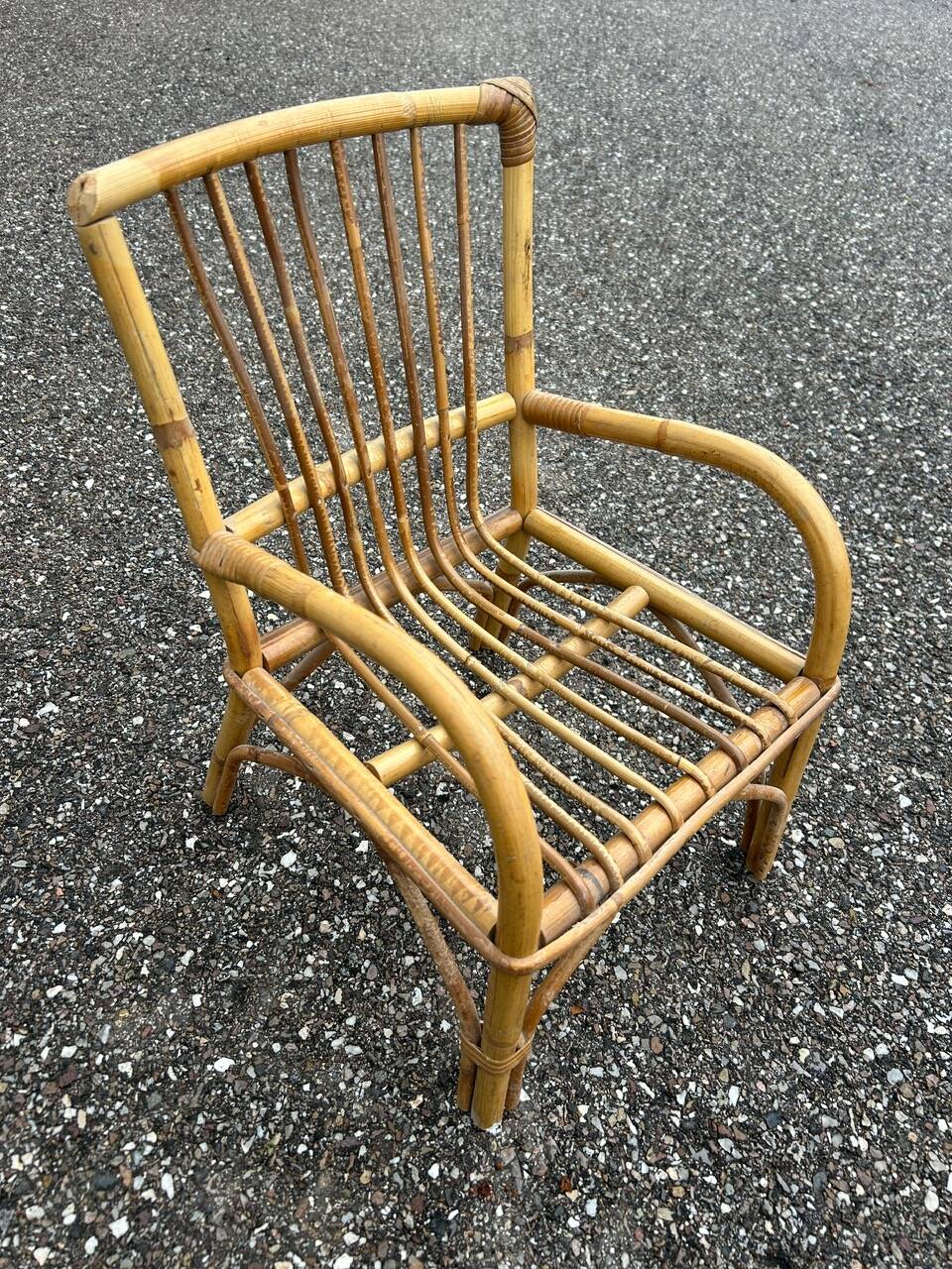 Bureau et chaise enfant en rotin