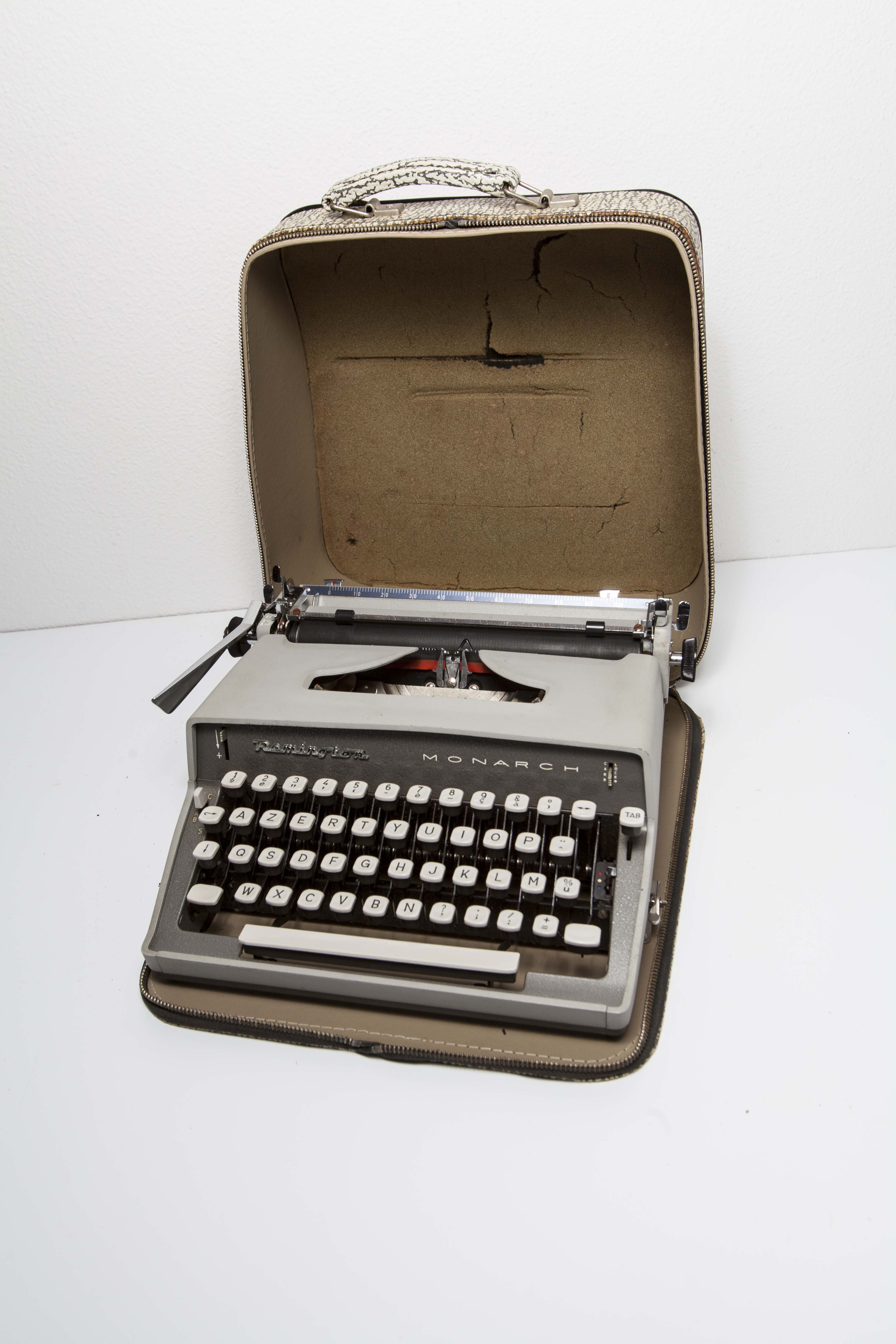 Typewriter Remington Monarch