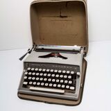 Typewriter Remington Monarch
