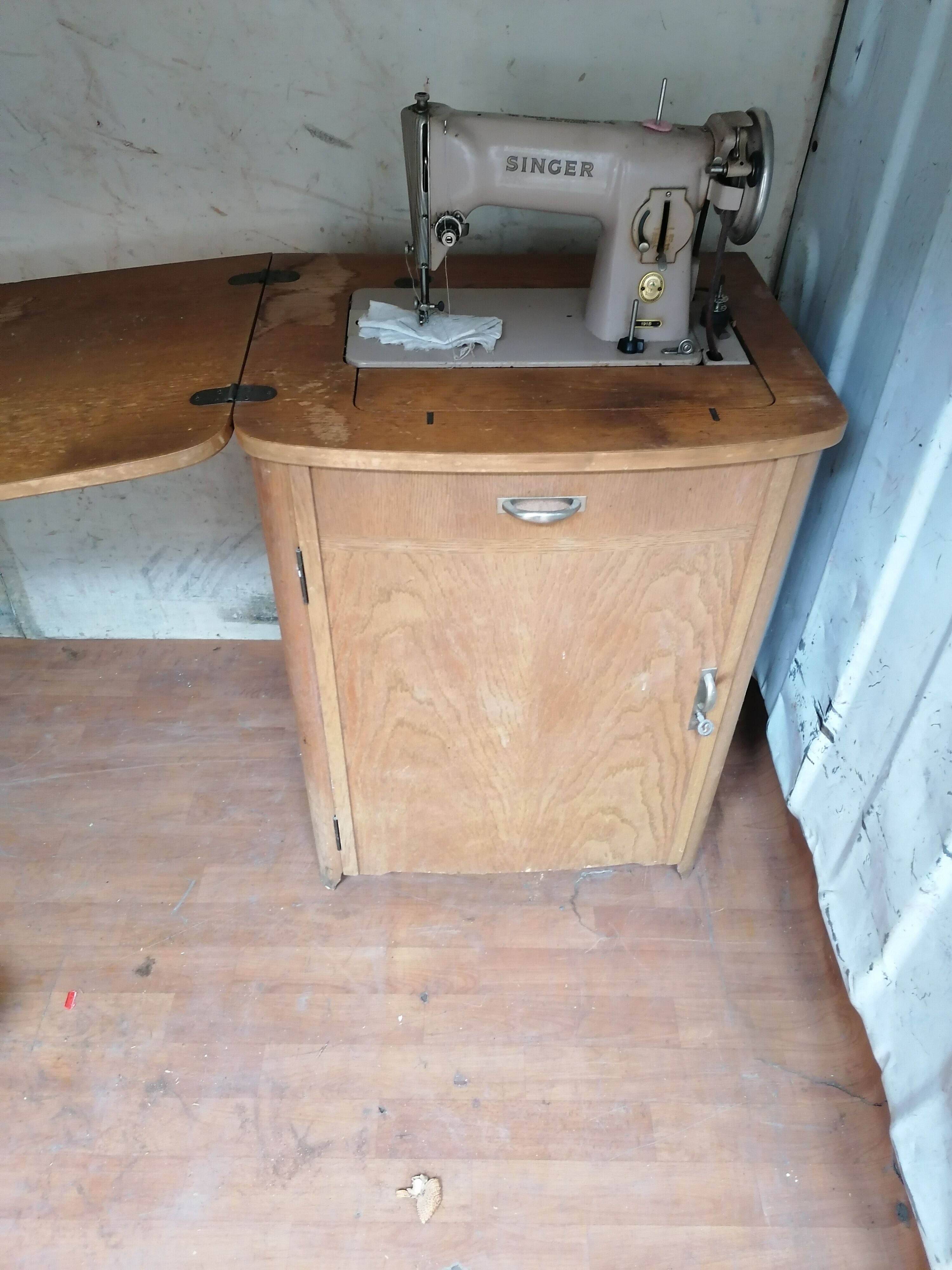 Singer 191 B sewing machine in his furniture