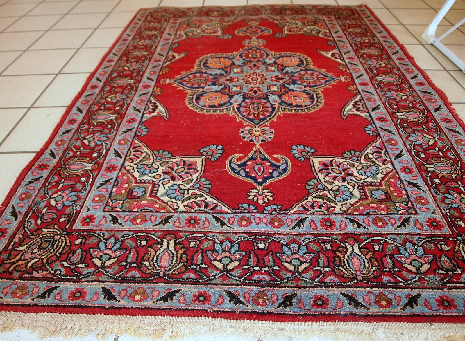 Tapis vintage fait main Kazvin en laine rouge vif (100cm x 144cm)