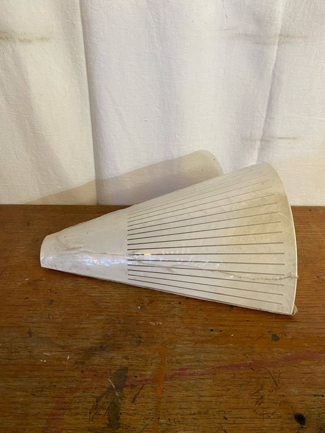 Antique KLYKA white metal wall light