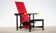 Red and blue chair Gerrit Rietveld par Cassina