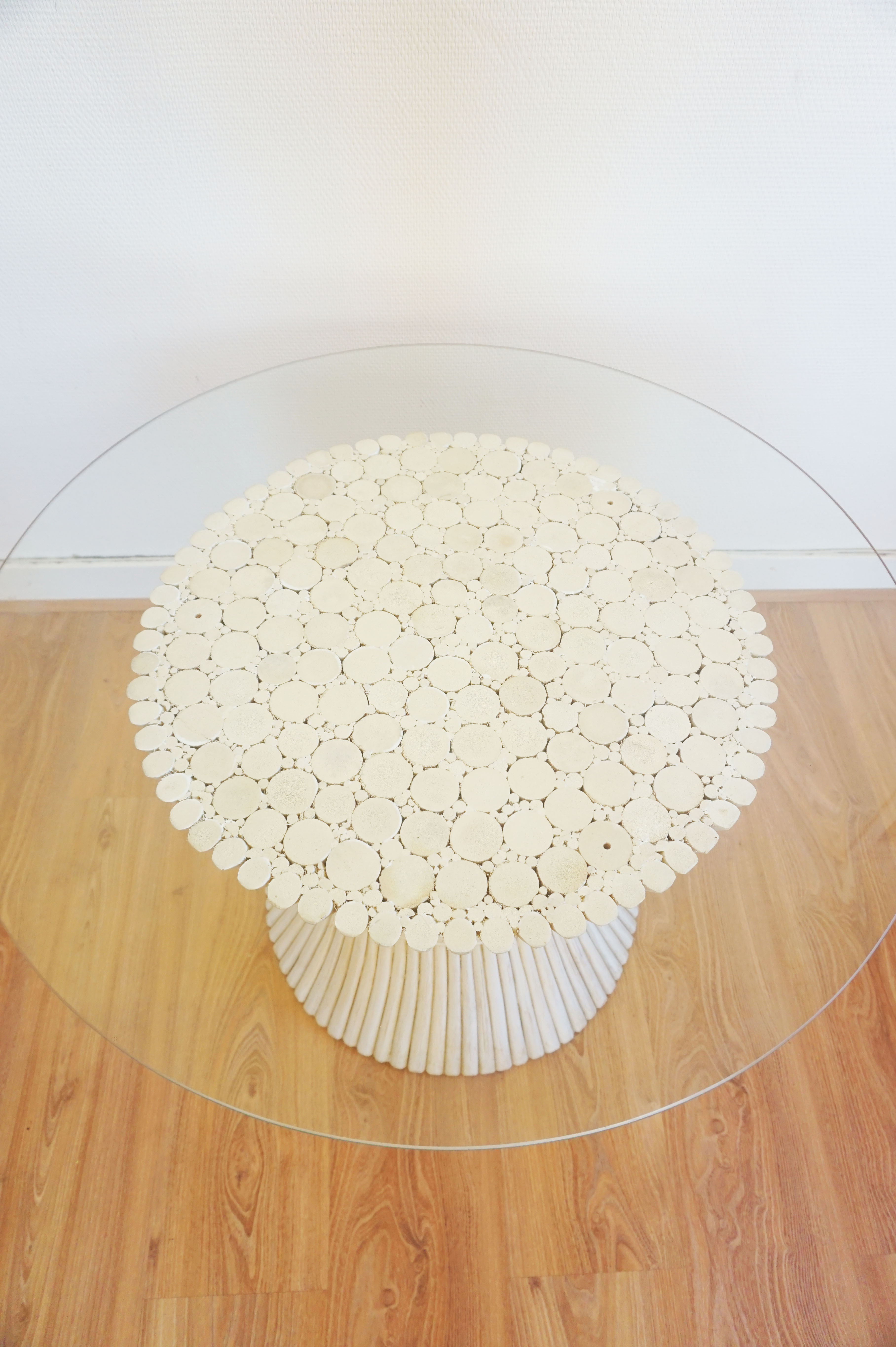 Table low round and white vintage rattan bamboo