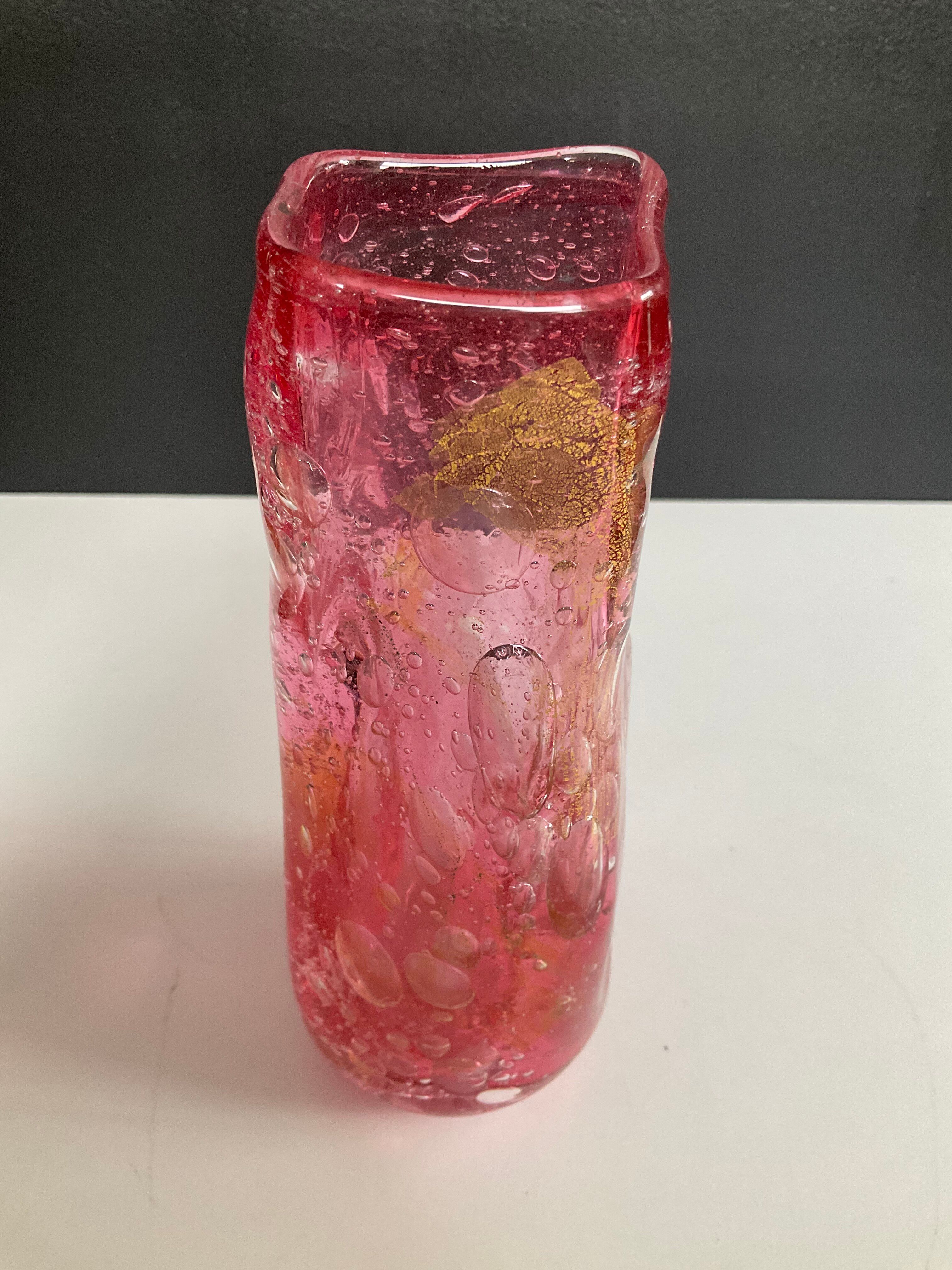 Vintage vase signed in bubble glass.