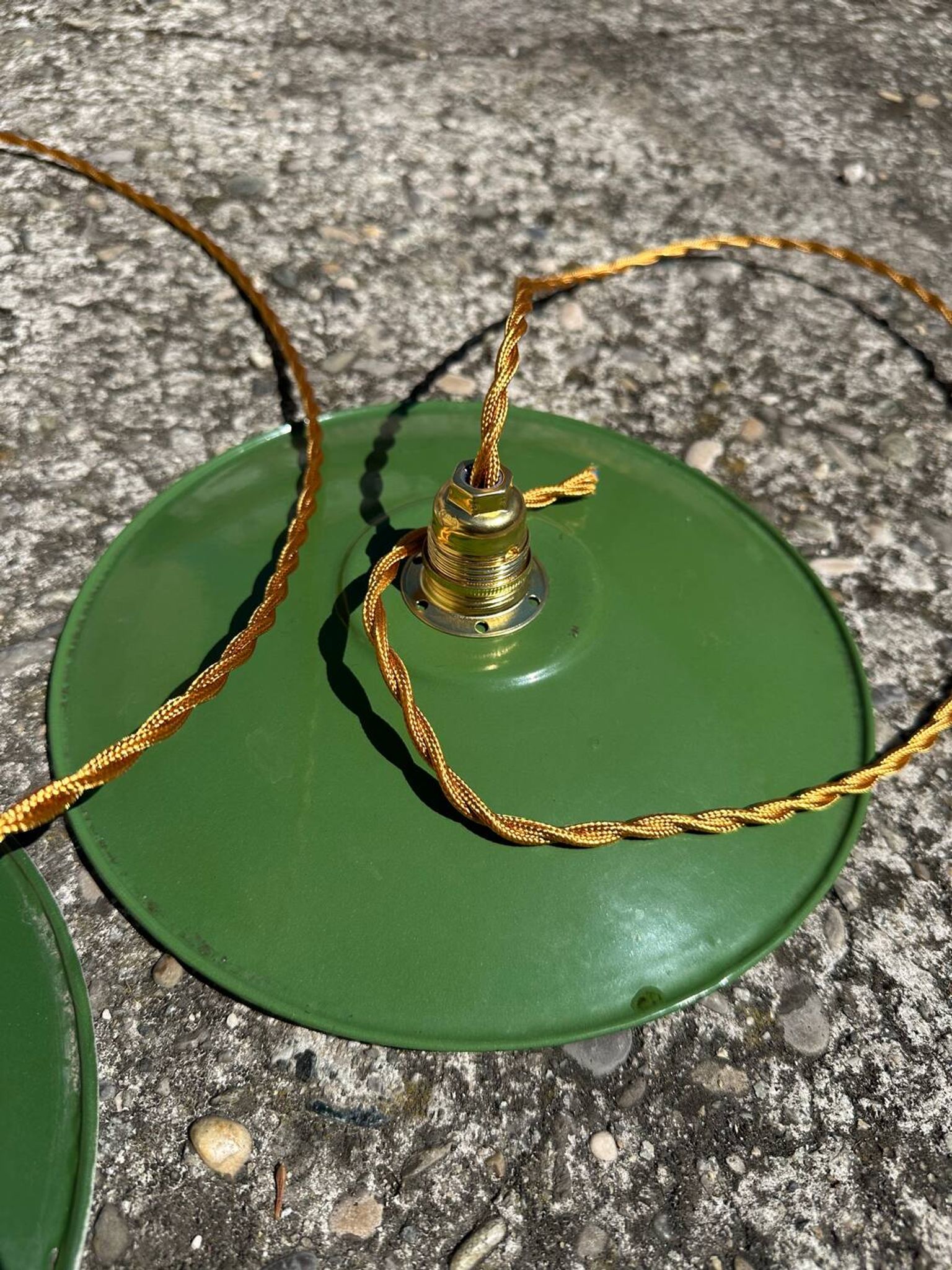 Vintage trio suspension lampshade in green and white enamelled metal.