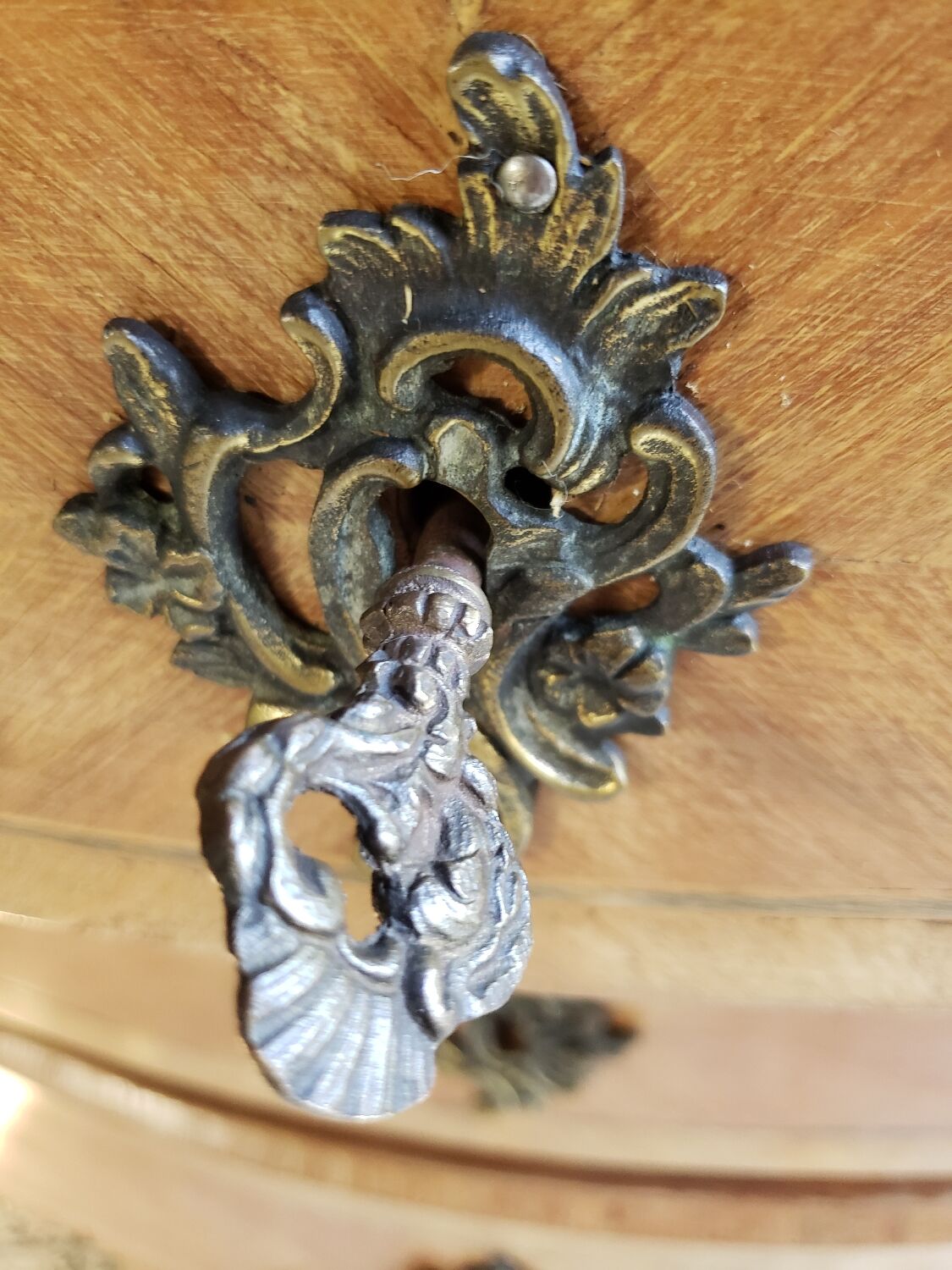 Old Louis XV chest of drawers