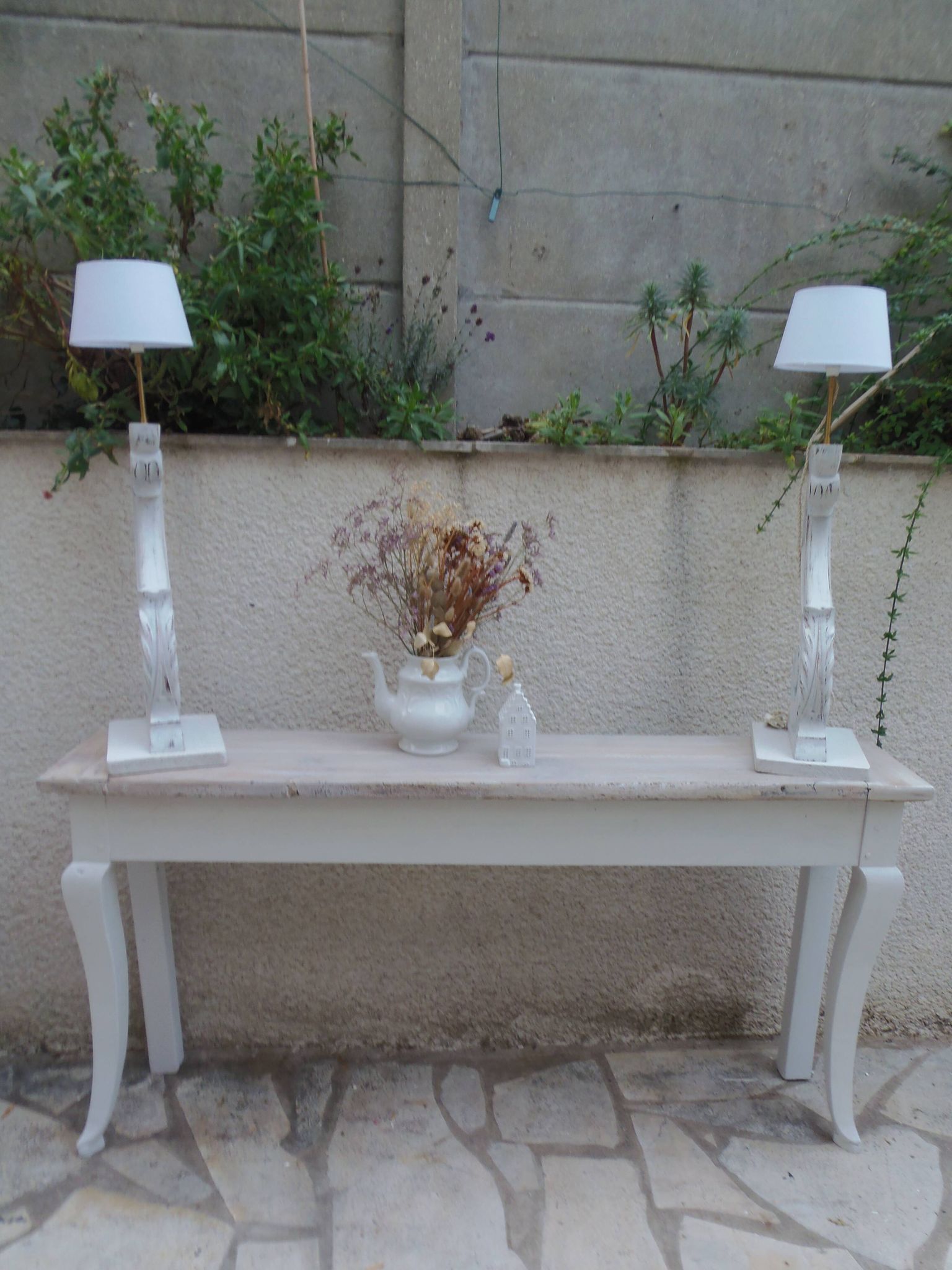 Console with a cotton grey patinated base, top in bleached walnut.