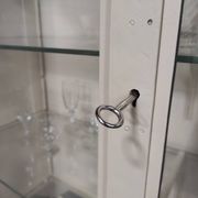 Armoire de médecin double vintage | Armoire à pharmacie blanche sur pieds élégants