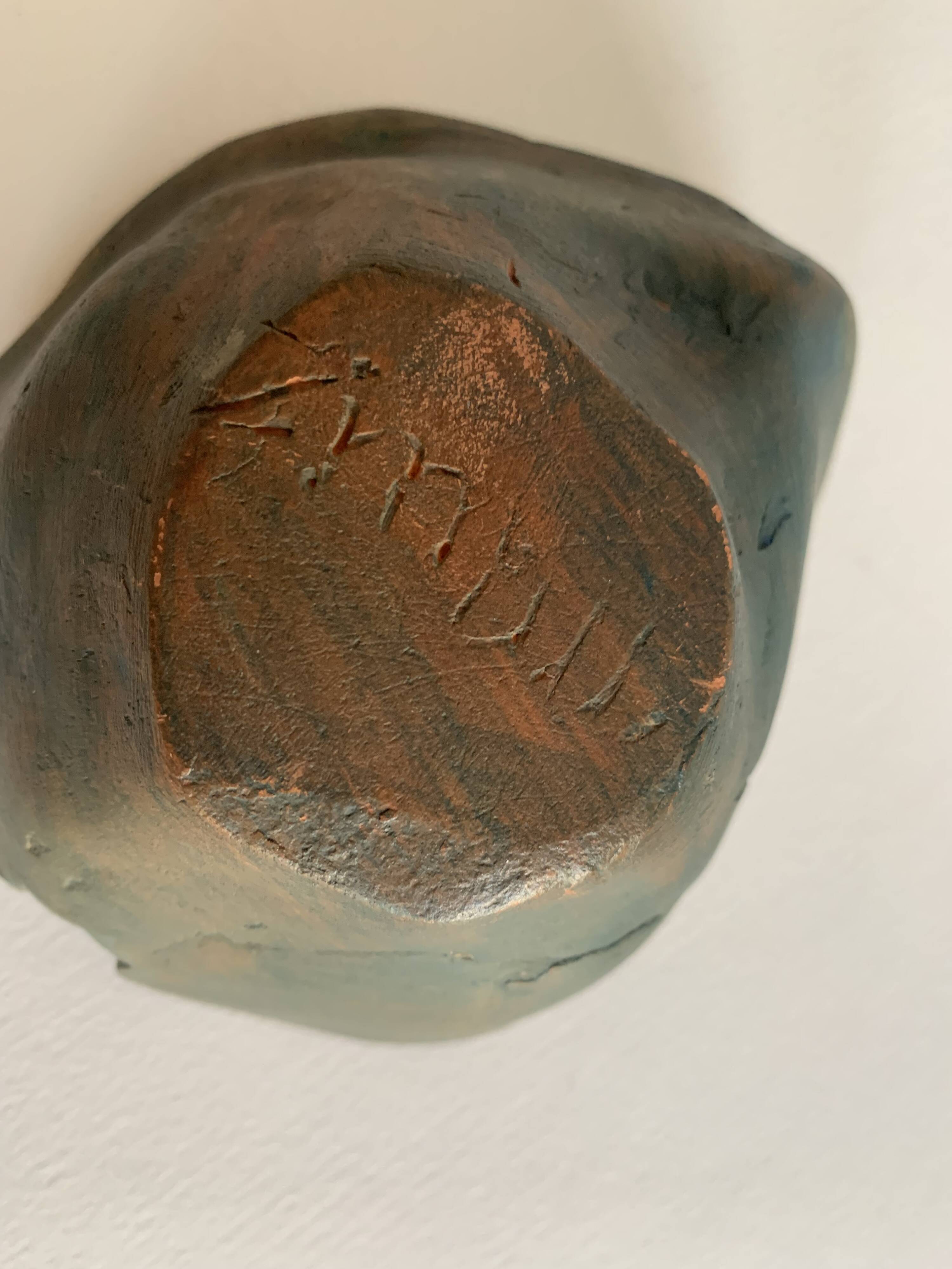 Terracotta art bowl "Jointed hands" signed by the artist Maria Ruiz