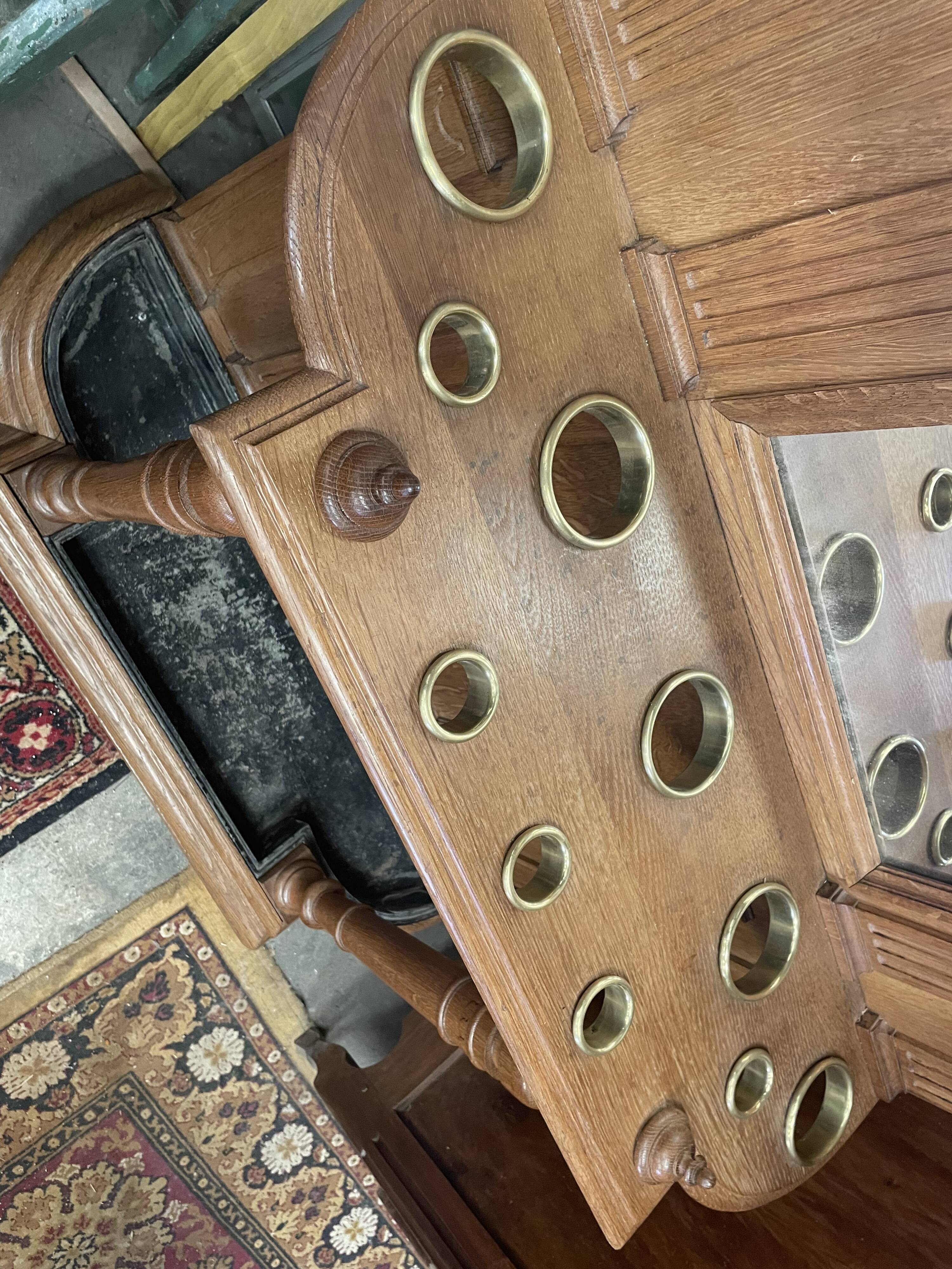 Vestiaire d’entrée en chêne et laiton 1900