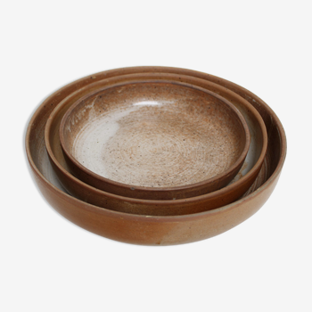 Set of trundle sandstone dishes