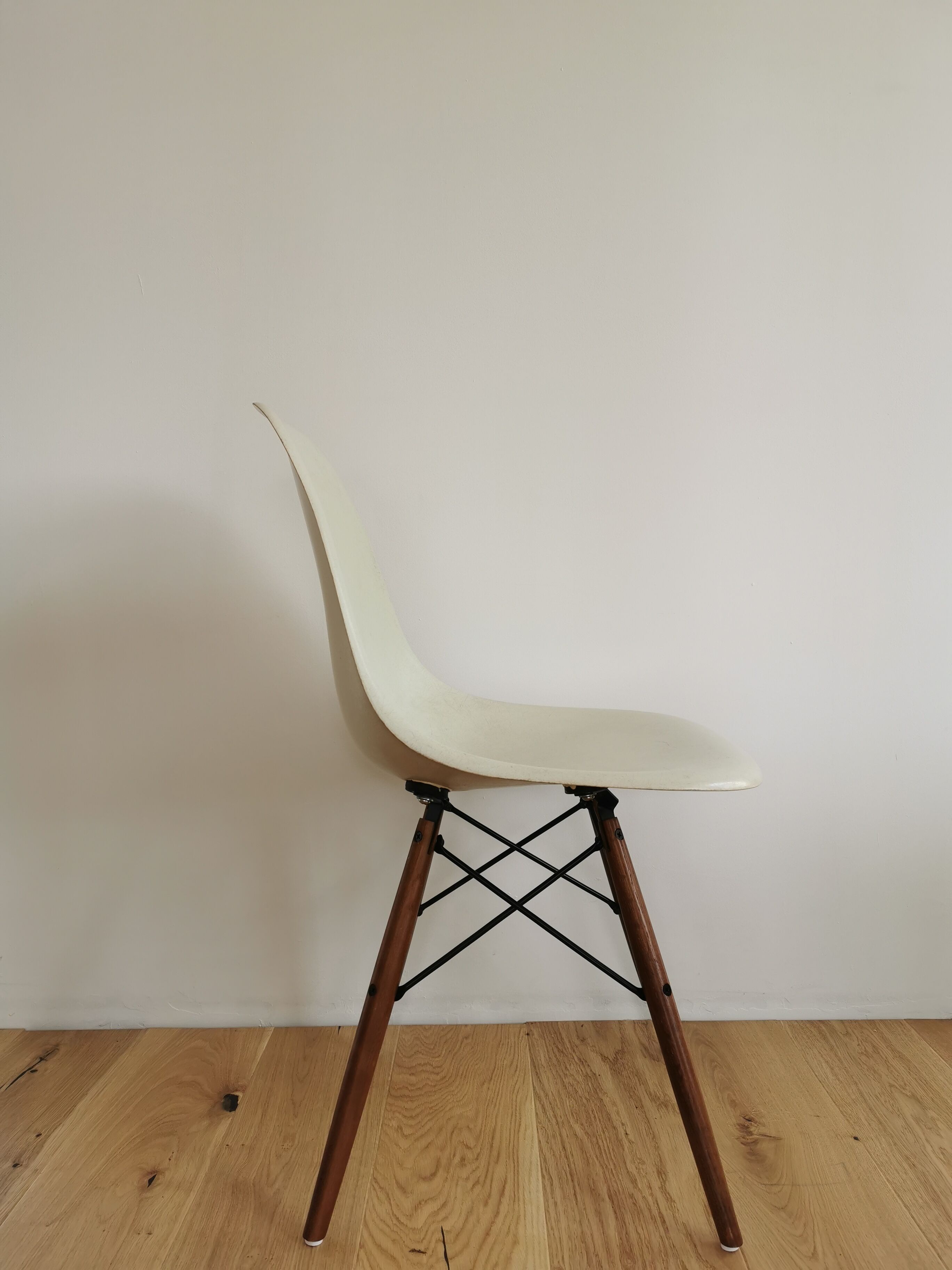 Eames DSW Herman Miller Chair