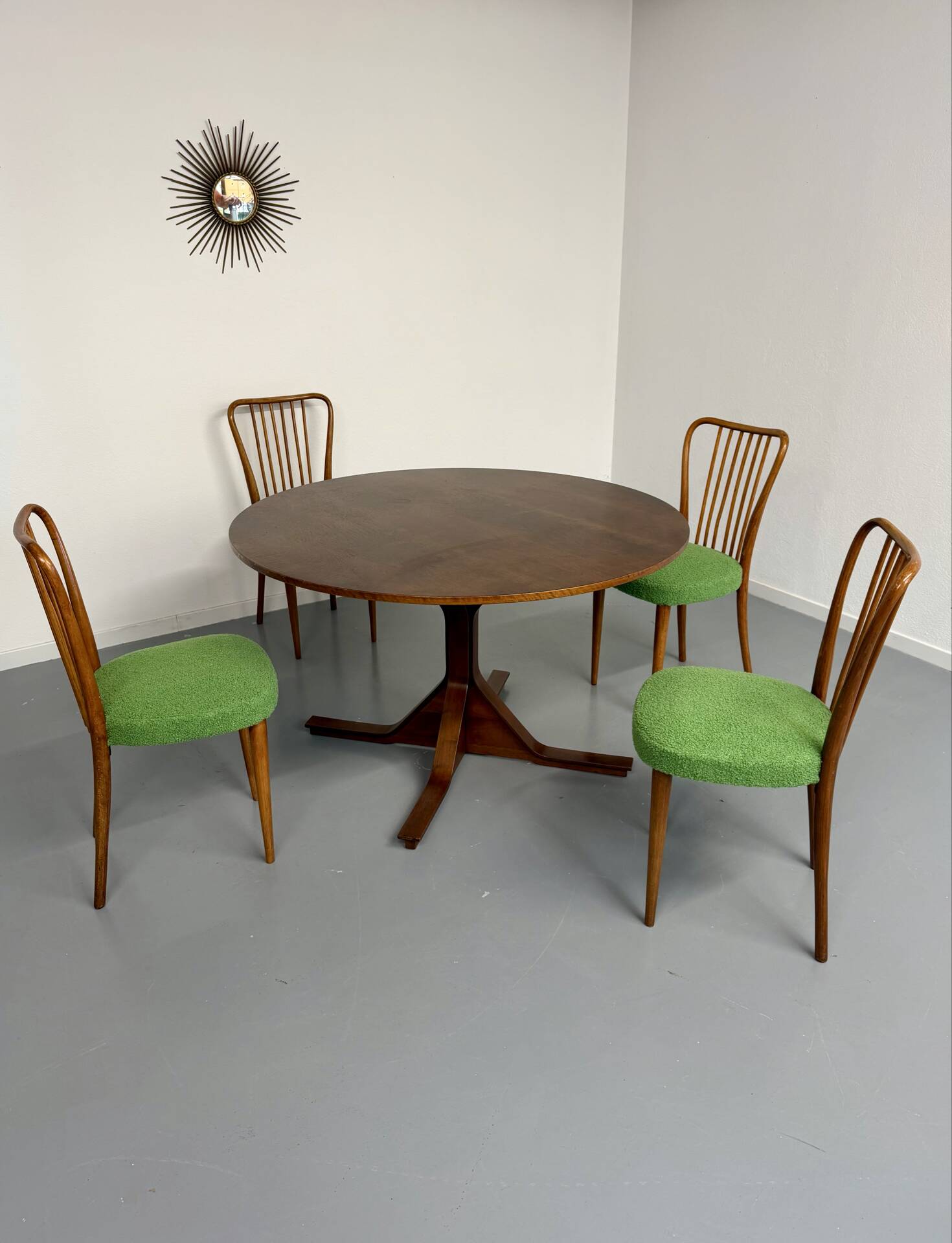 Table repas design Gianfranco Frattini pour Bernini model 522 année 60