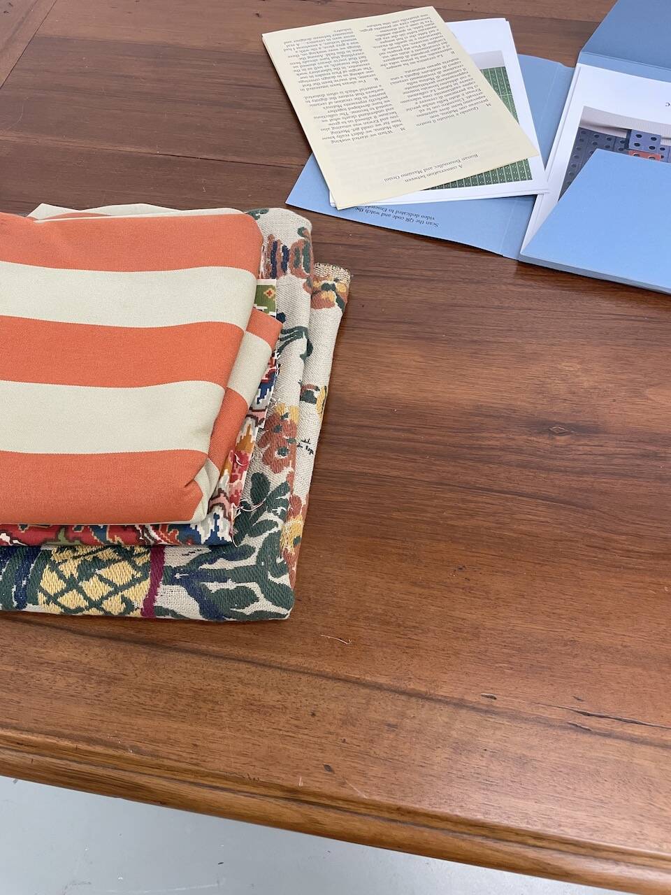 Comptoir ou bureau en noyer années 50