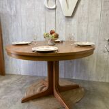 Vintage extendable round table