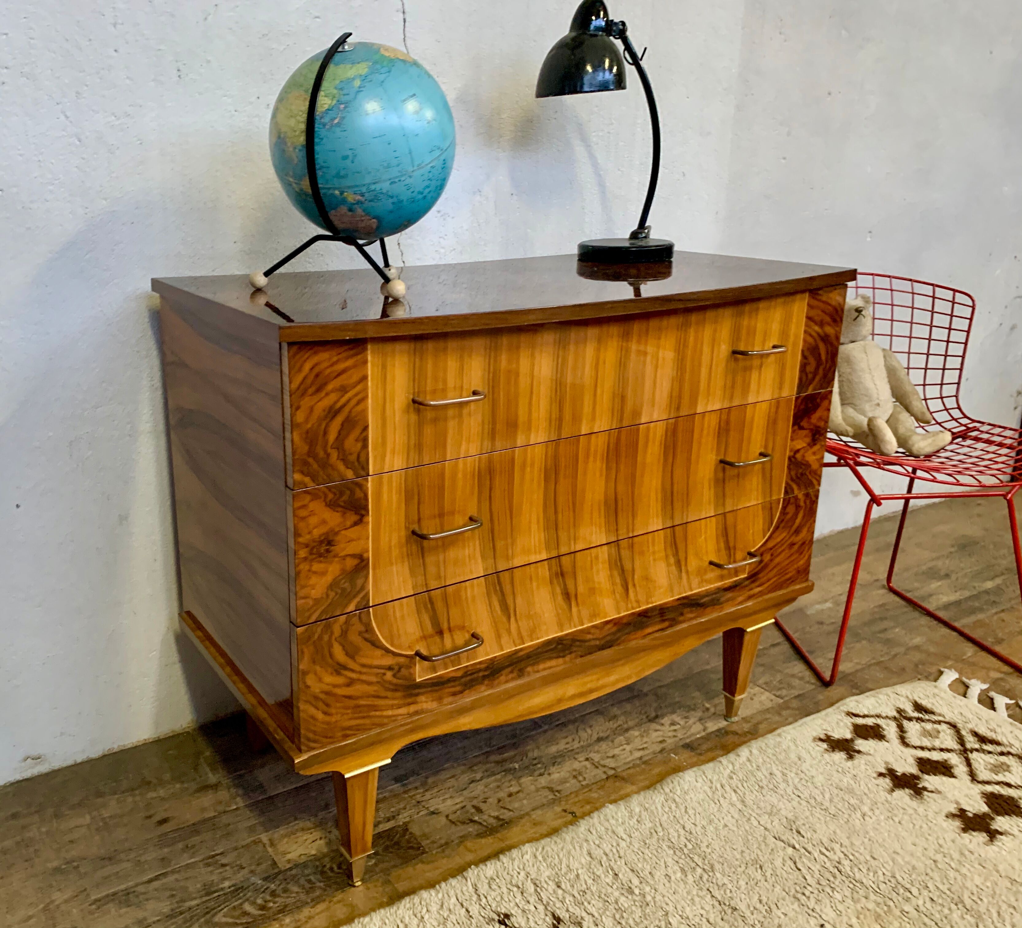 Art deco dresser has 3 drawers 1930/1940