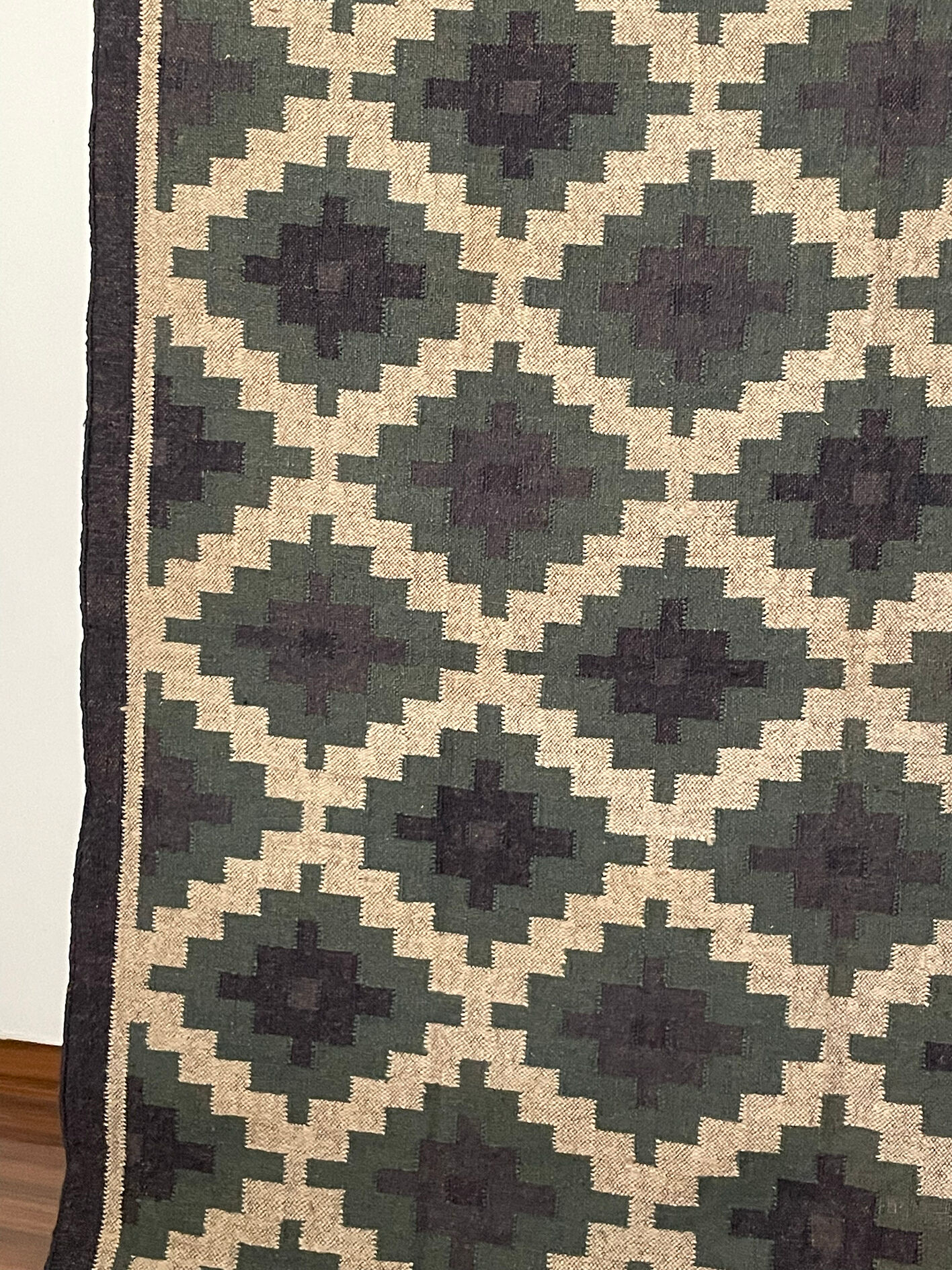 6.5x6.5 ft - handmade jute/wool rug