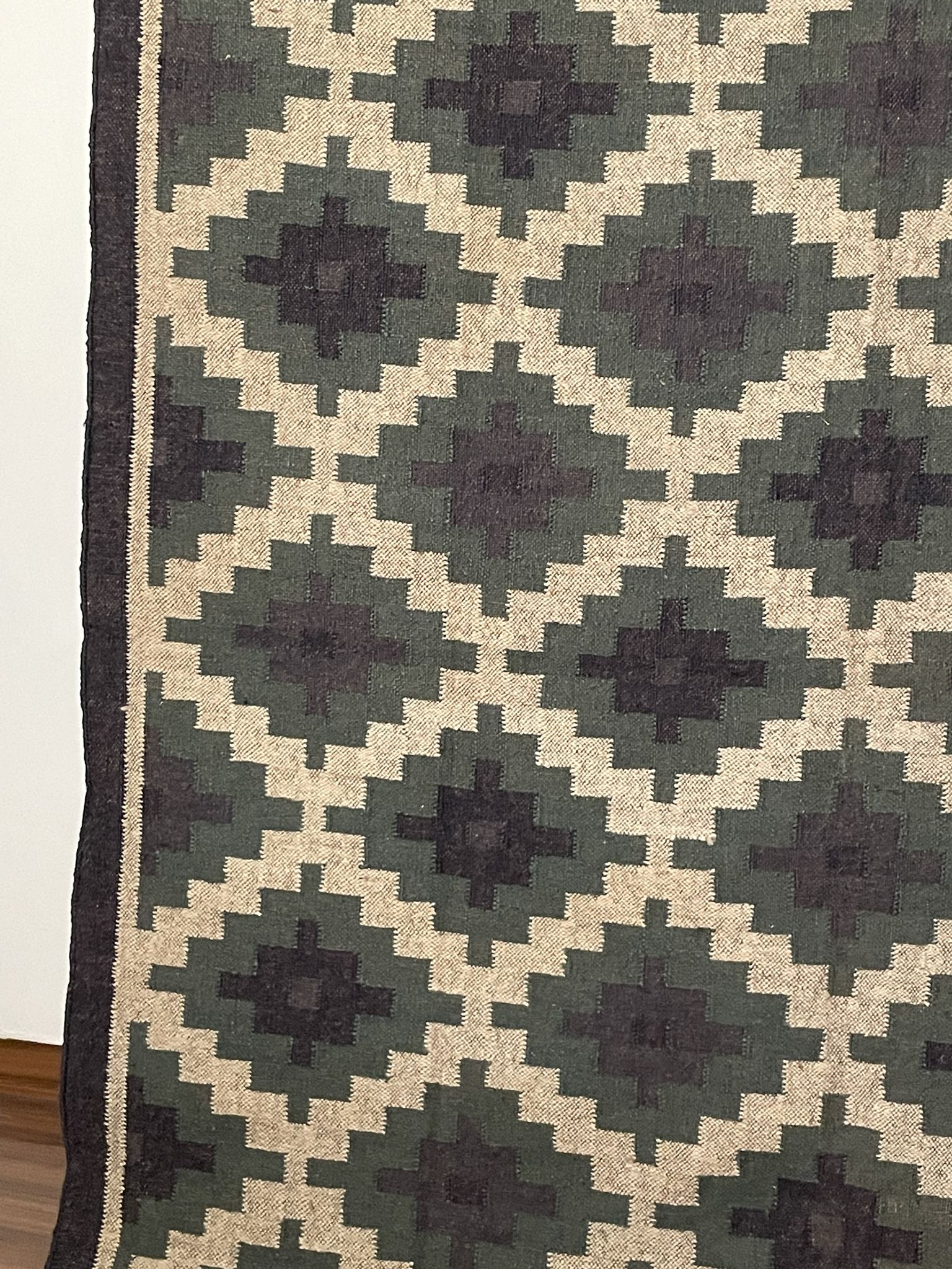 6.5x6.5 ft - handmade jute/wool rug