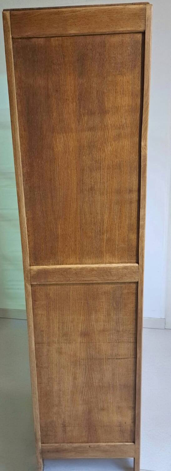 Asymmetrical wardrobe