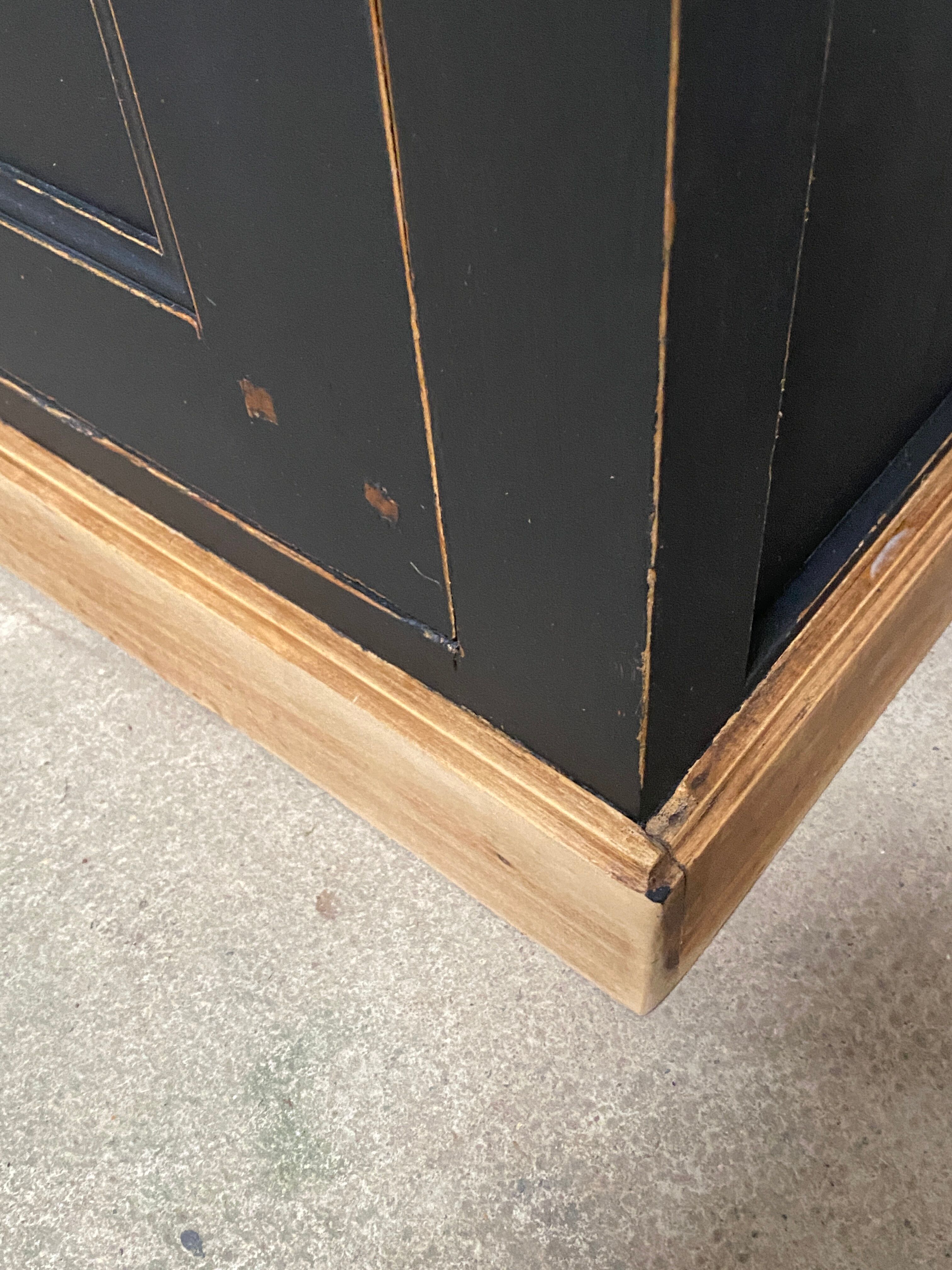 Bonnetière armoire parisienne noire