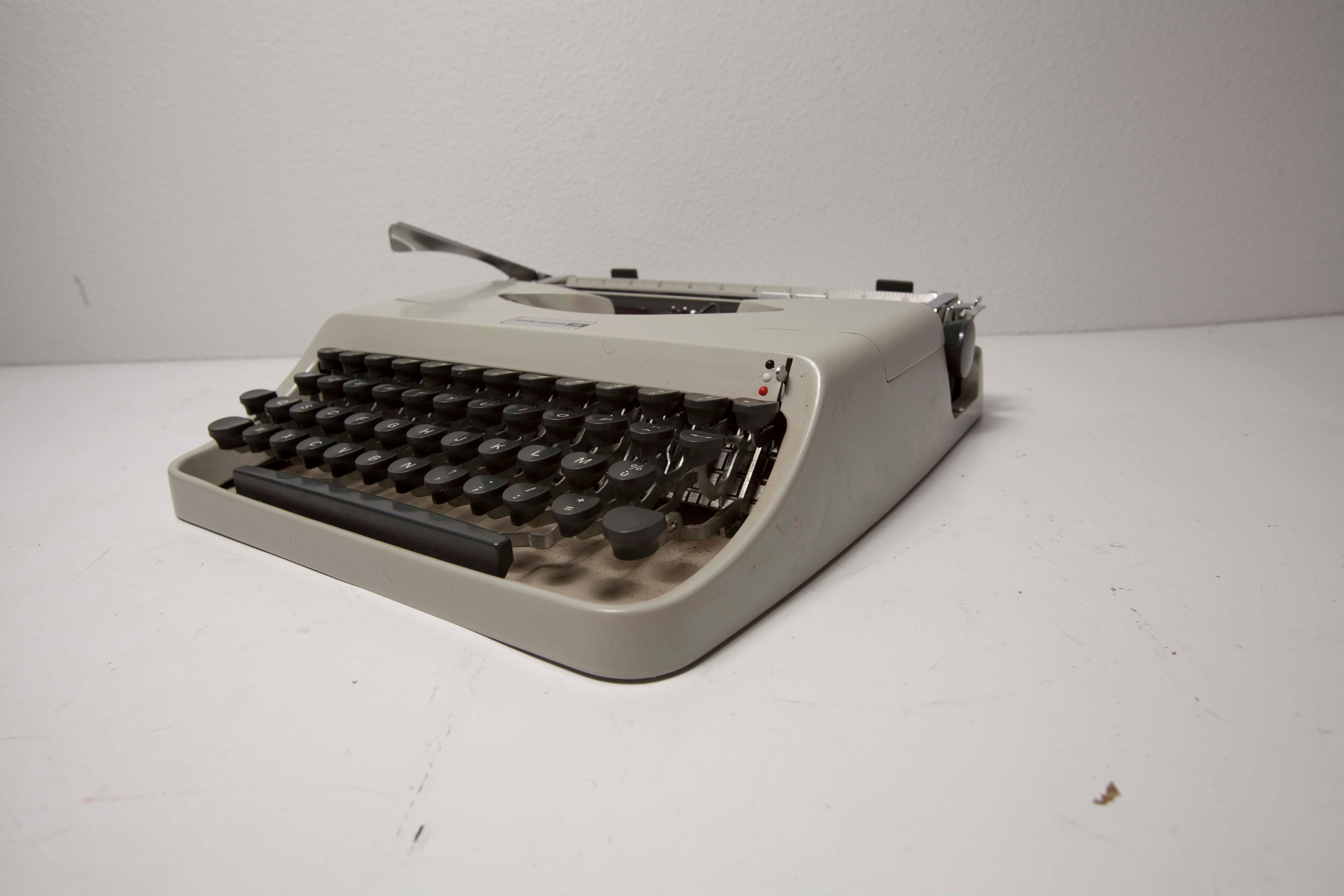 Underwood 18 typewriter