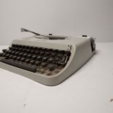 Underwood 18 typewriter
