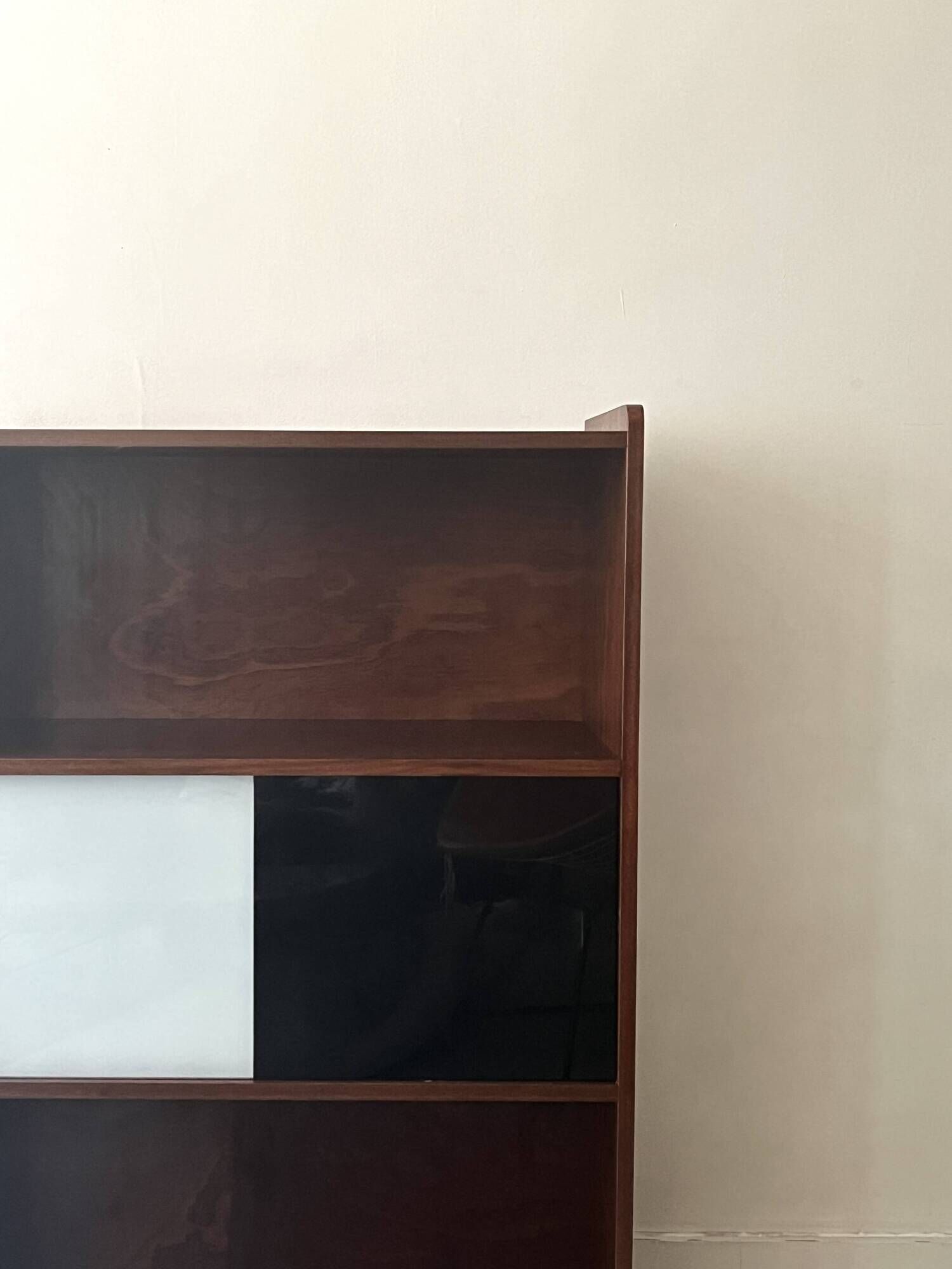 Grande bibliothèque bois mi- fermée par Rozaffy Éd.Meuble Oscar, design 50