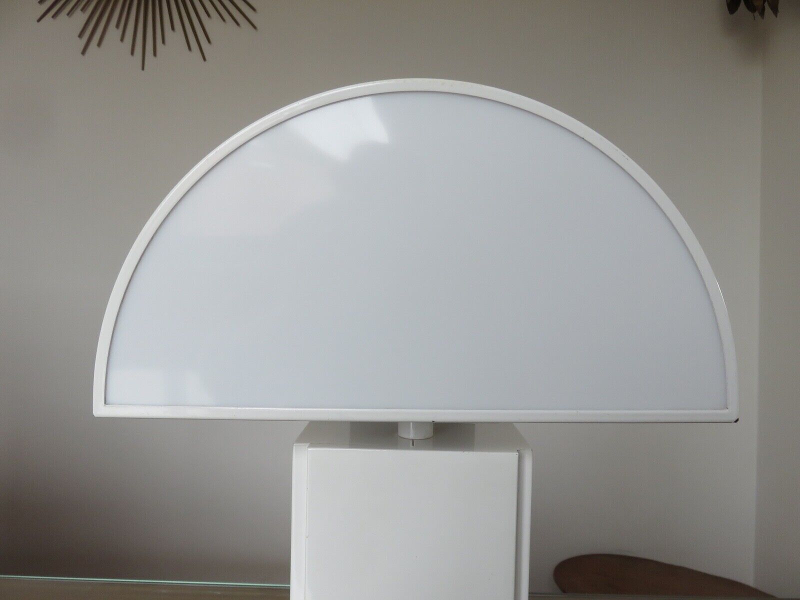 Applique Guzzini " olympe " métal laqué blanc et perspex Italie 1970