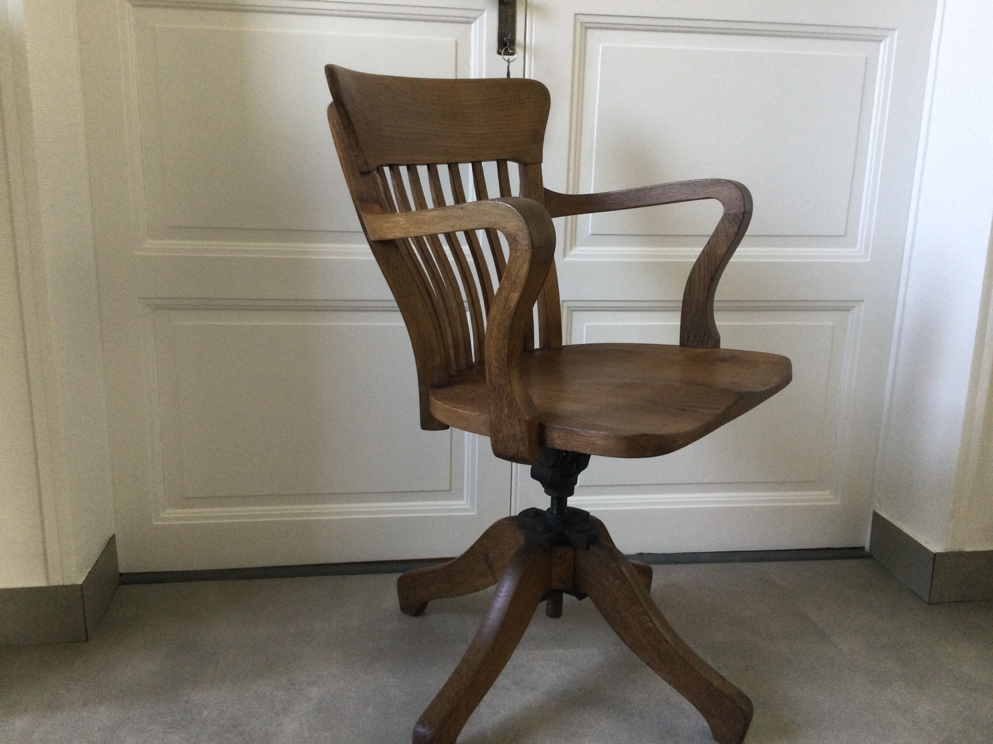 American Swivel and tilting armchair