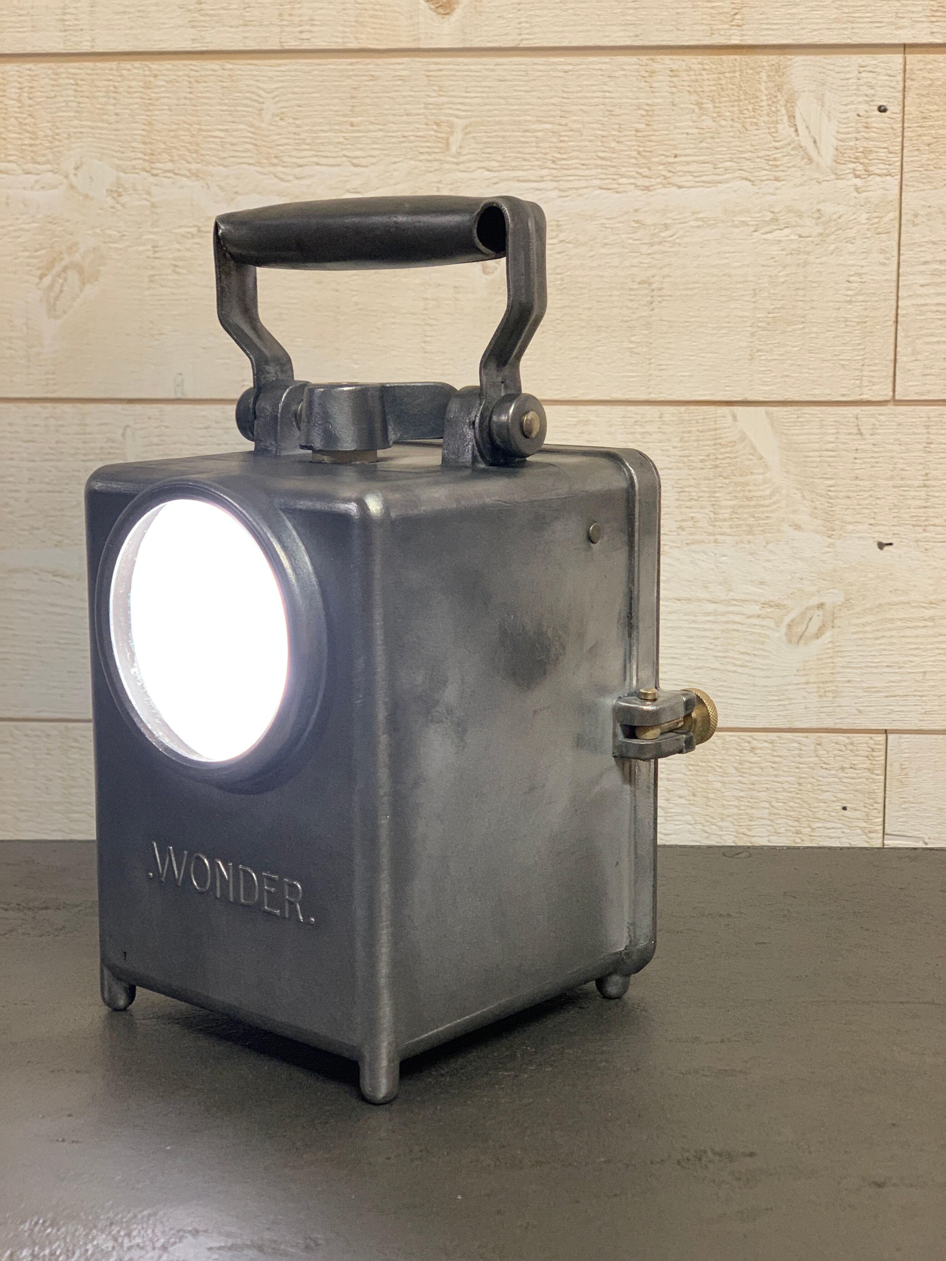 Wonder lamp night light on rechargeable battery