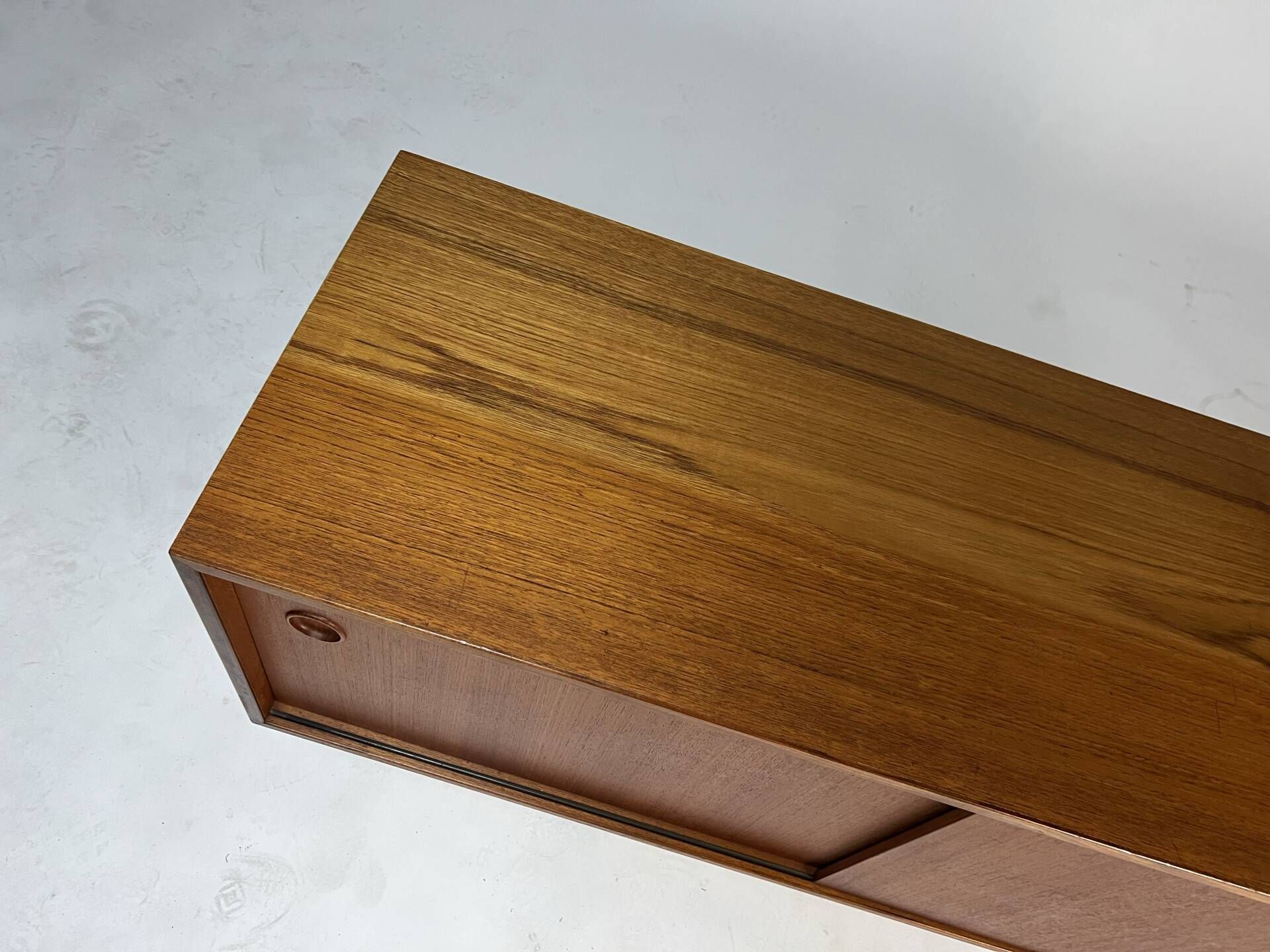 Buffet bas en teck vintage des années 60, style mid-century HiFi.