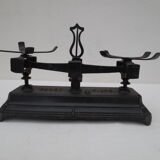 Scale old type roberval force 1 kg