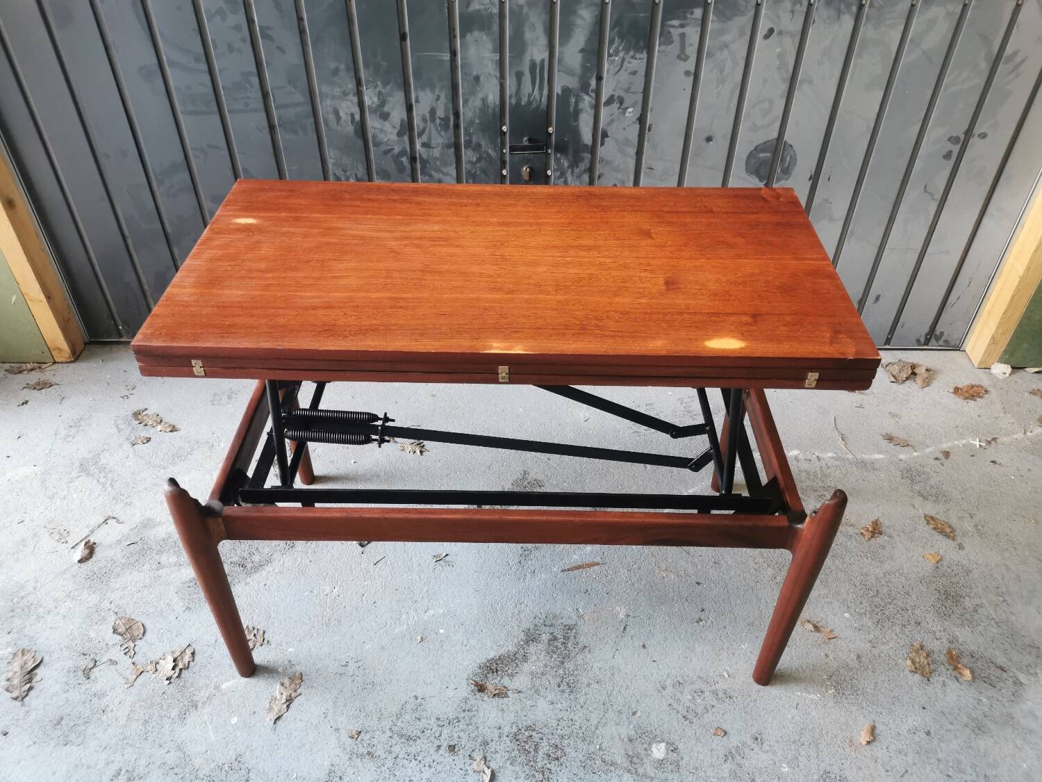 Vintage coffee table with Scandinavian rise and fall system in teak