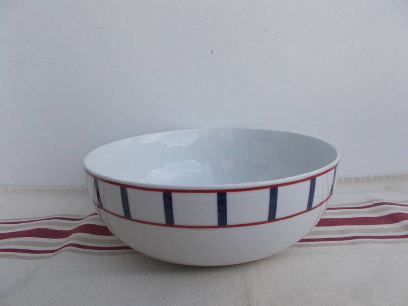 Set of 3 blue and red porcelain Basque dishes