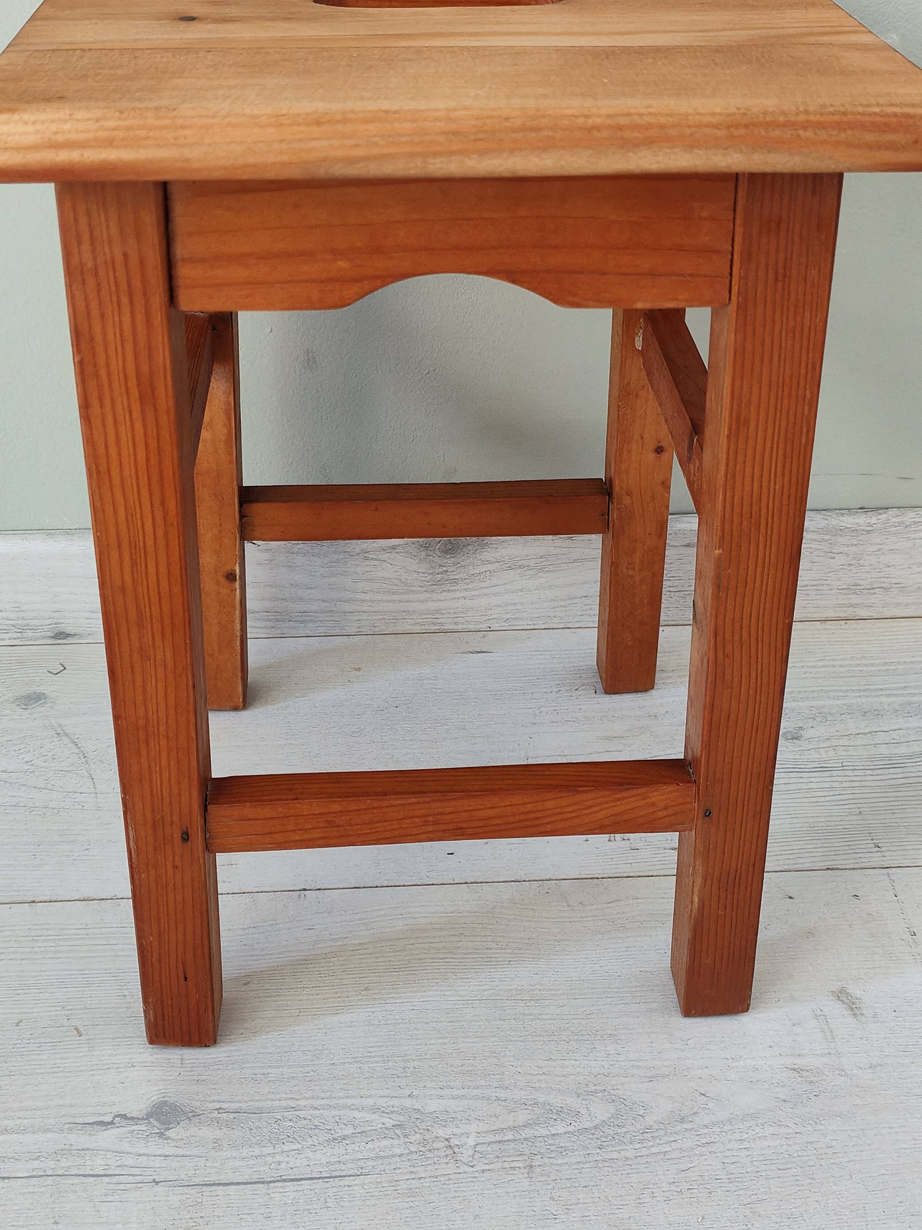 Rustic stool in solid pine