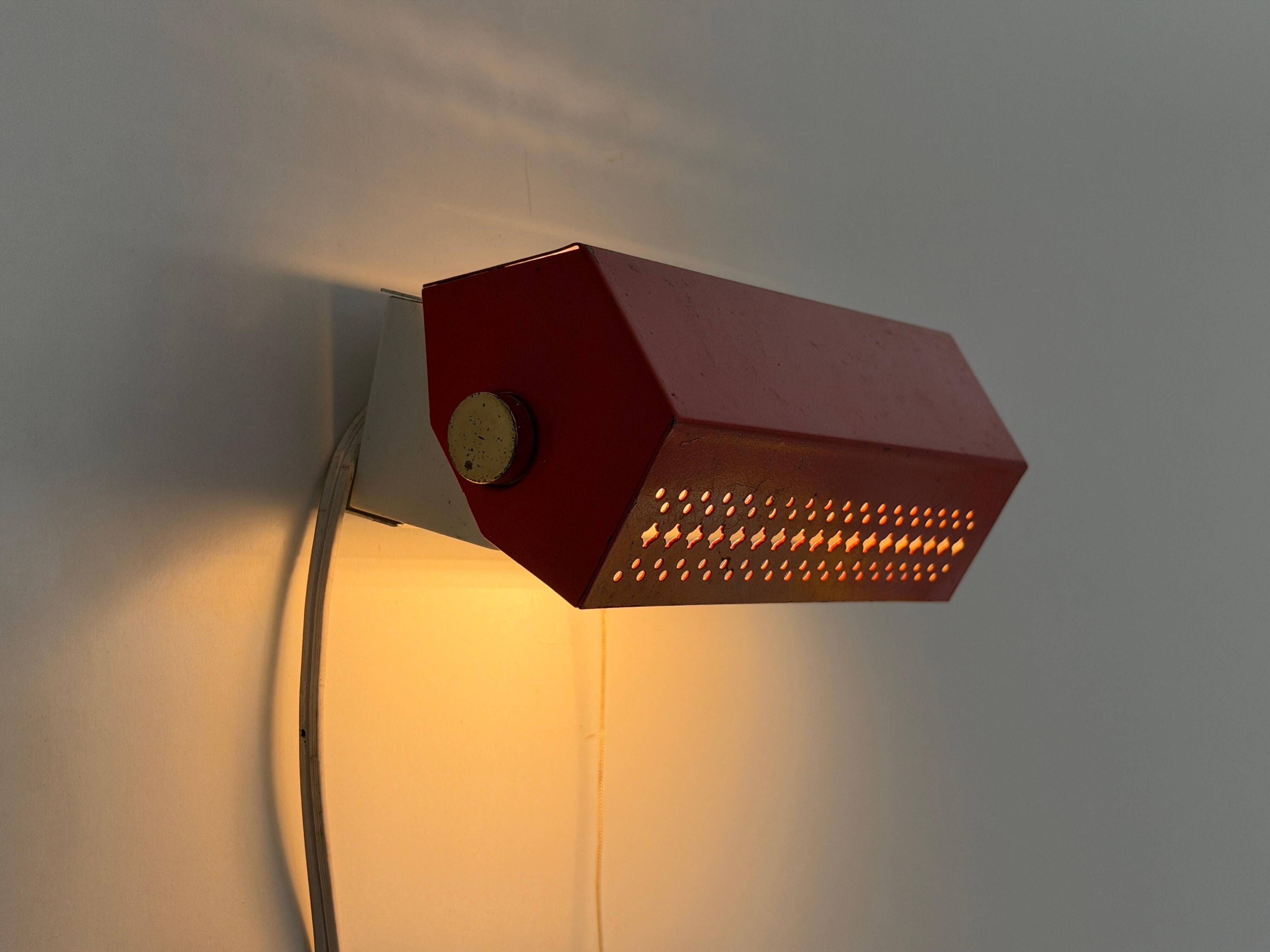 Applique en métal rouge du milieu du siècle par N Leuchten, 1960, Allemagne