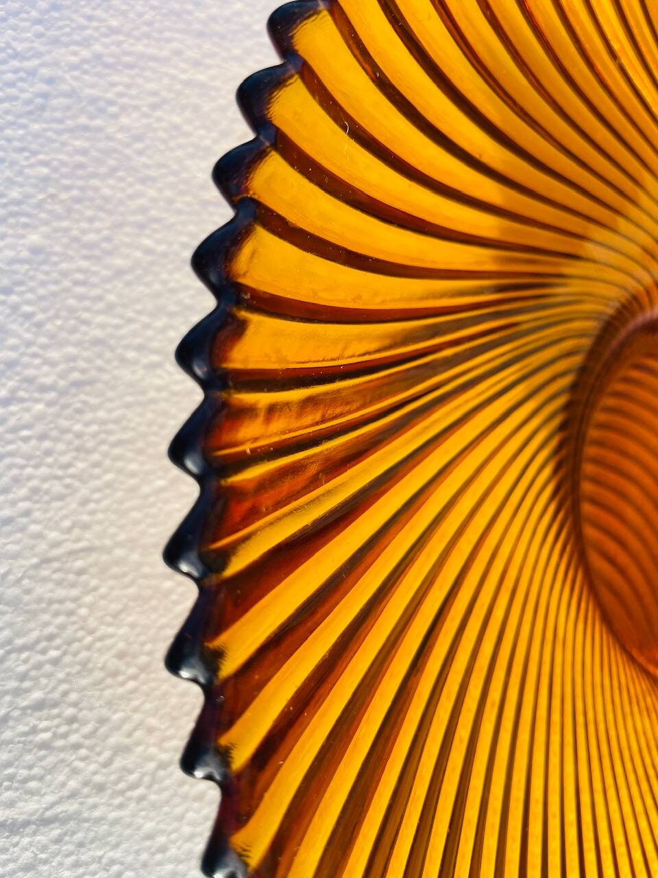 Coupe à fruits vintage en verre ambré ondulé, années 1970