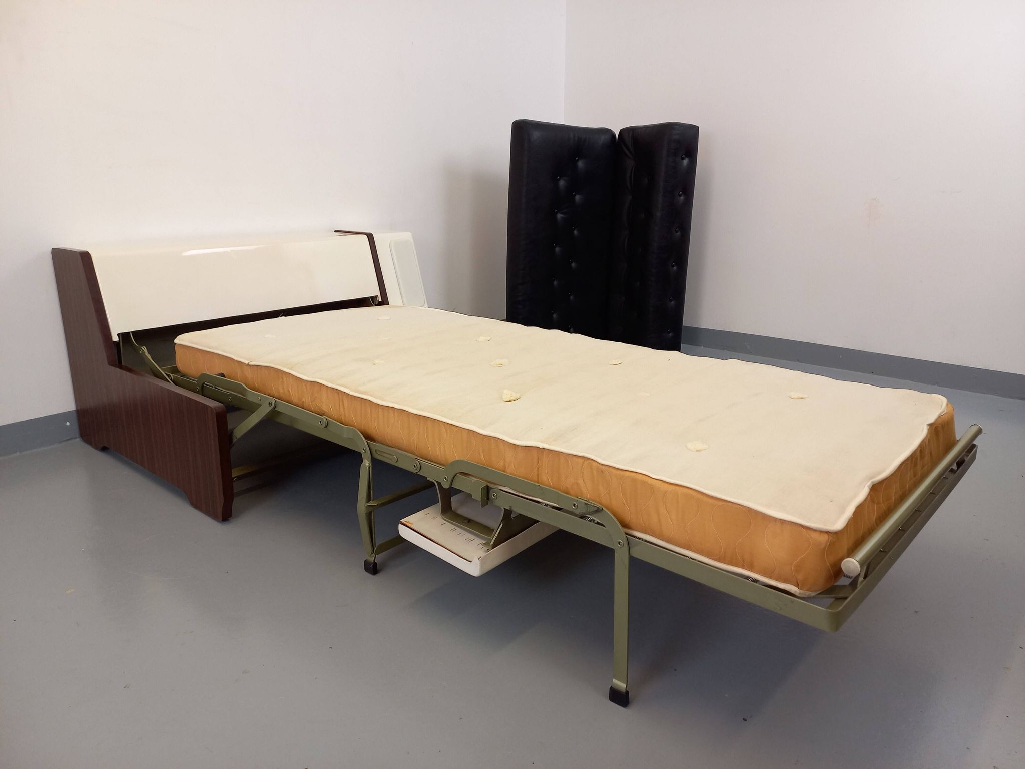Vintage sofa bed bench with integrated lighting, Italian design Beka Tortuga, in skai, fiber