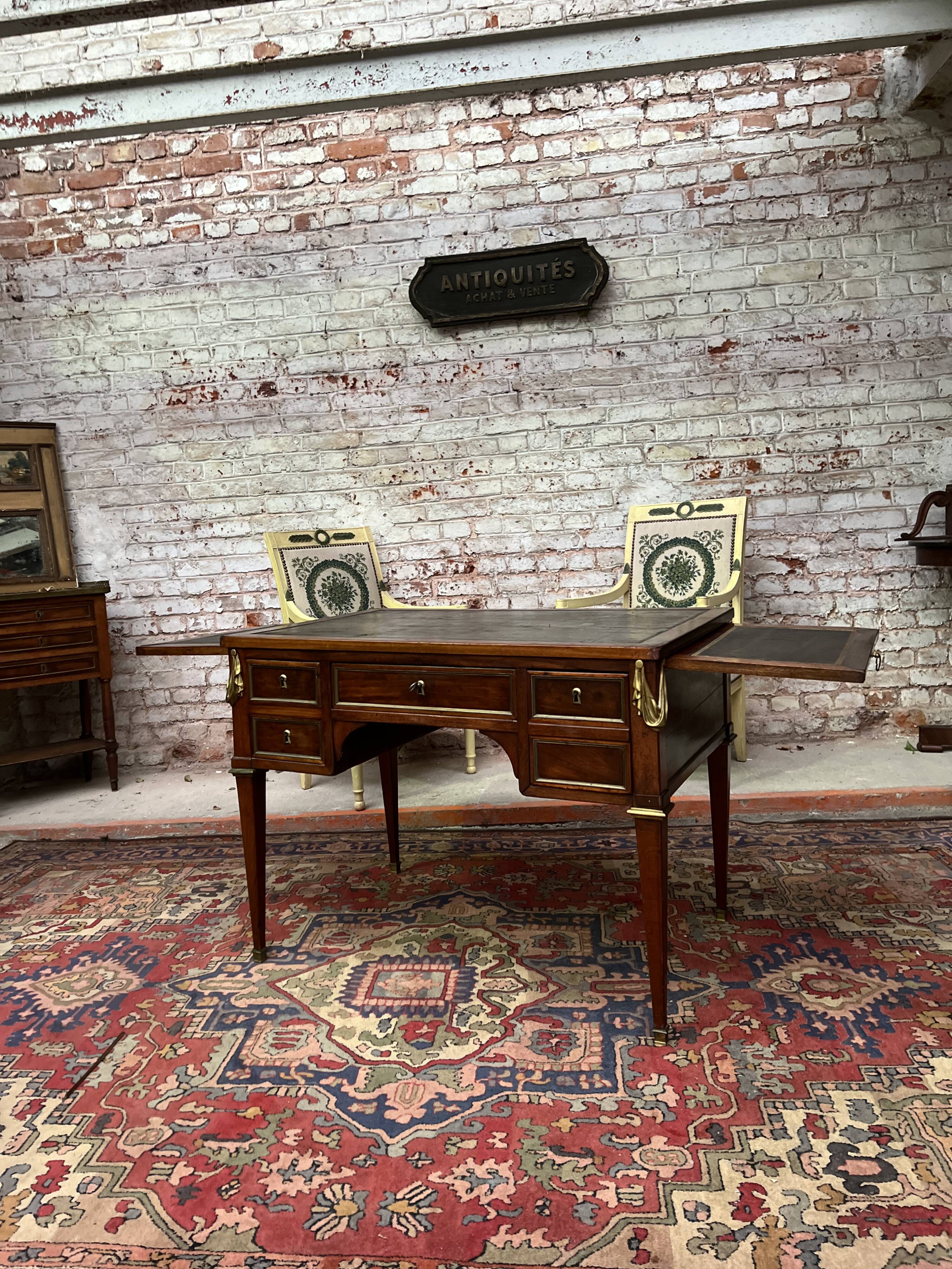 Flat desk of mahogany lady period Louis XVI, XVIIIth century
