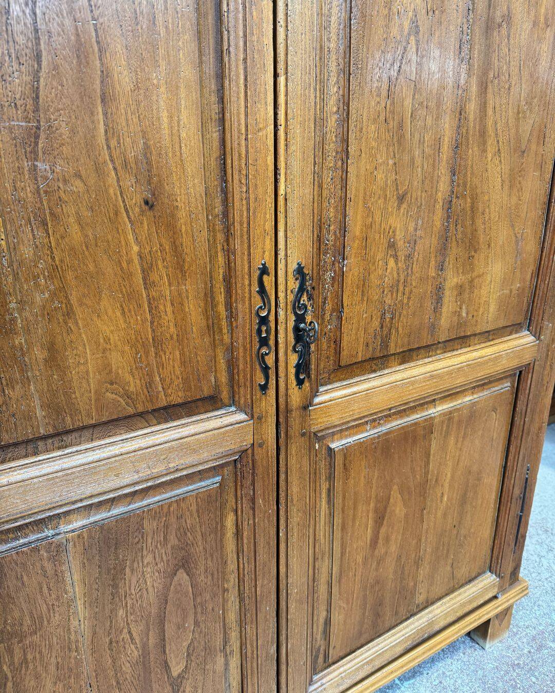 Parisian buffet in elm