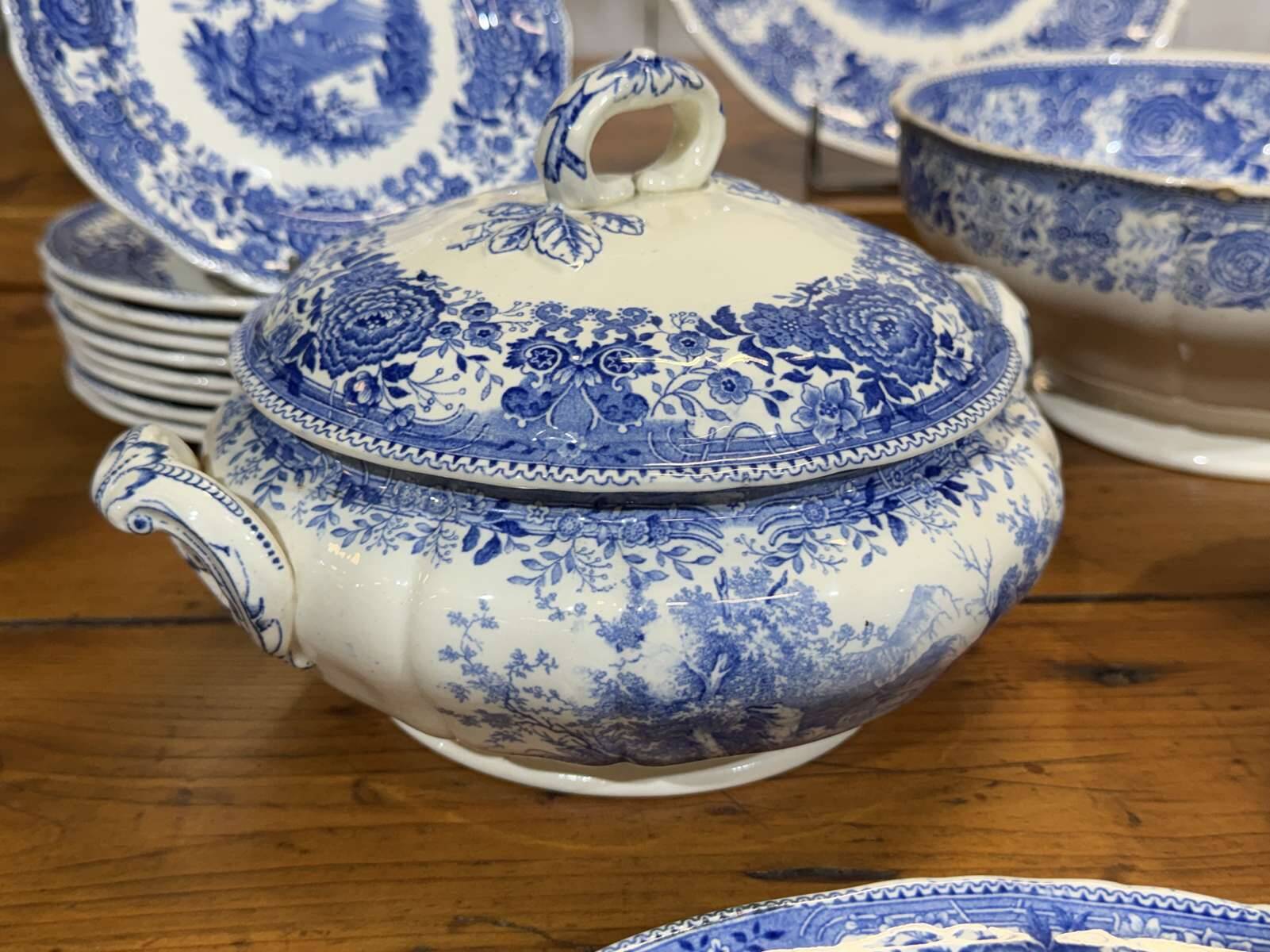 32-piece table service Burgenland decor from Villeroy and Boch.